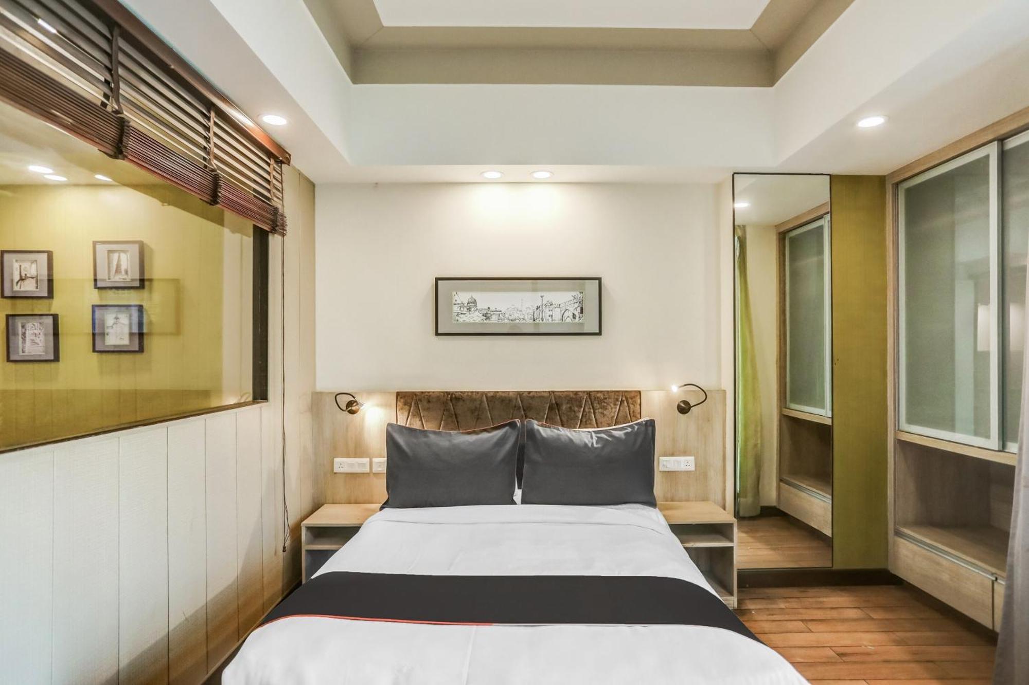 Collection O Limewood Hotel Gurgaon