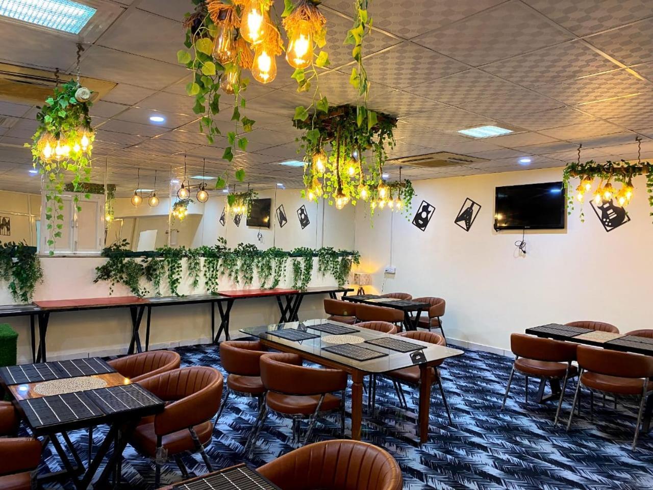 Oyster Pearl - Medicity Gurugram, Near Medanta Hospital 3* Gurgaon