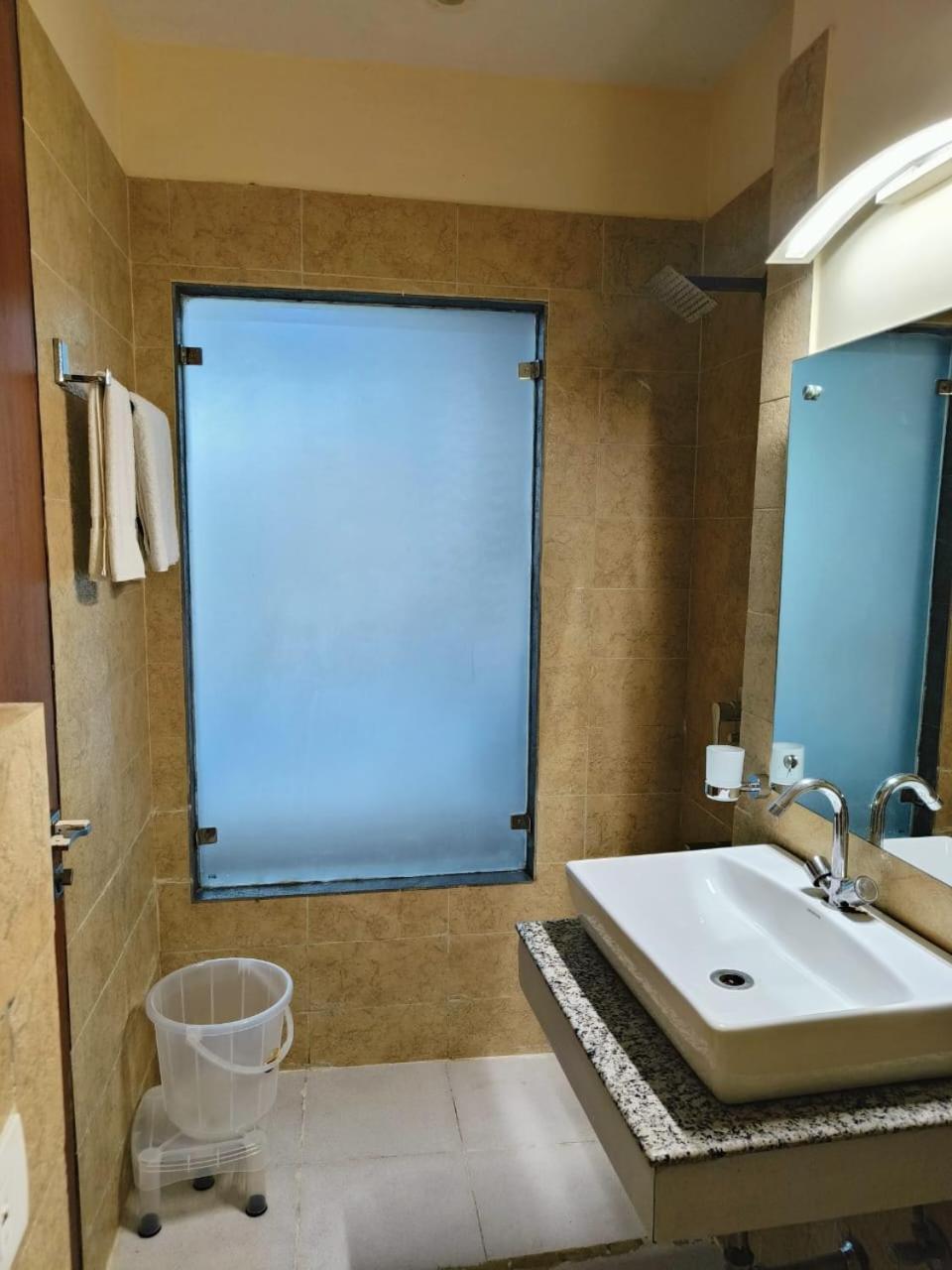 Hotel Oyster Pearl - Medicity Gurugram, Near Medanta Hospital 3*