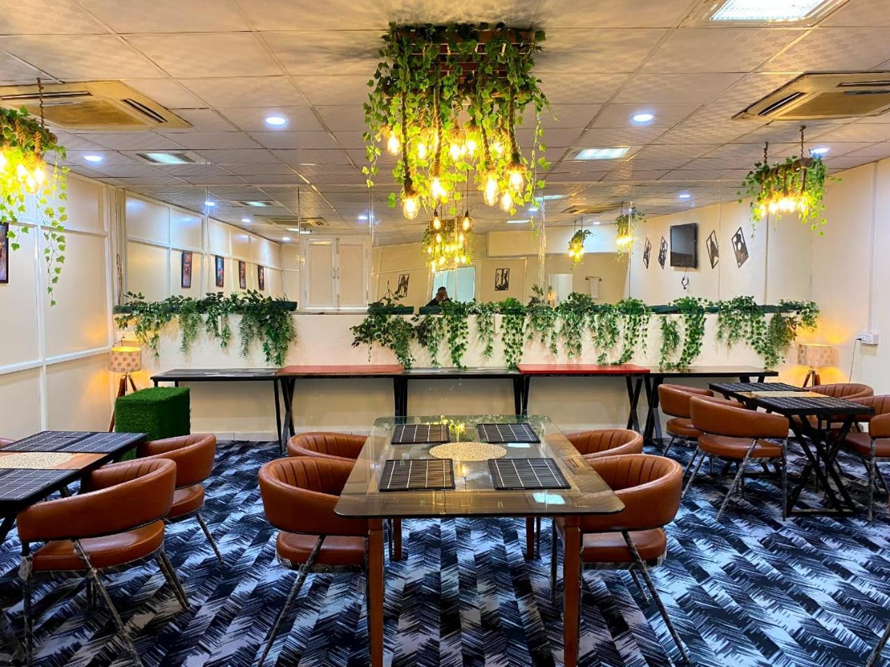 Hotel Oyster Pearl - Medicity Gurugram, Near Medanta Hospital Gurgaon