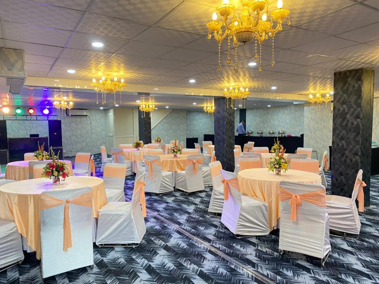 Hotel Oyster Pearl - Medicity Gurugram, Near Medanta Hospital Gurgaon