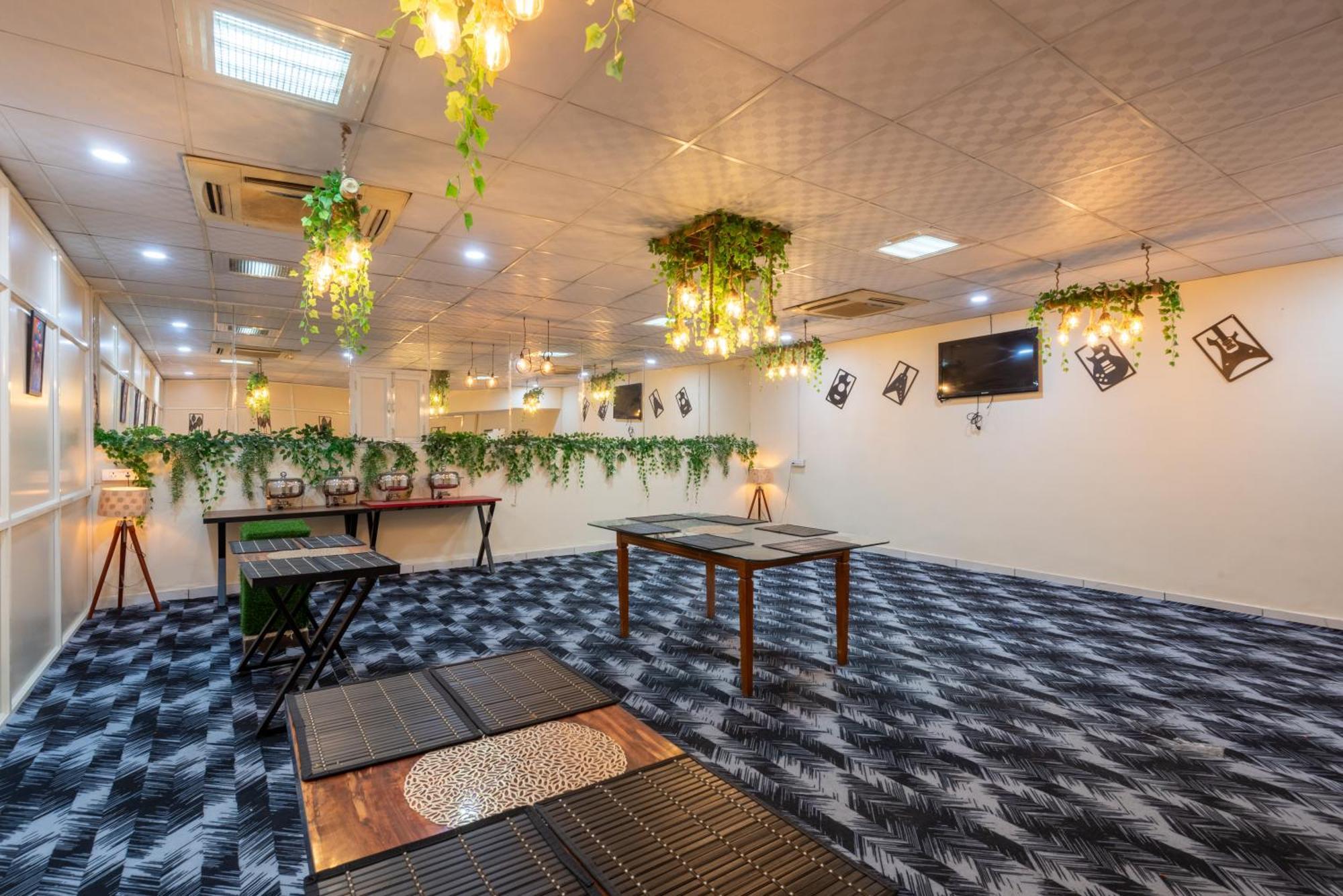 Hotel Oyster Pearl - Medicity Gurugram, Near Medanta Hospital 3*