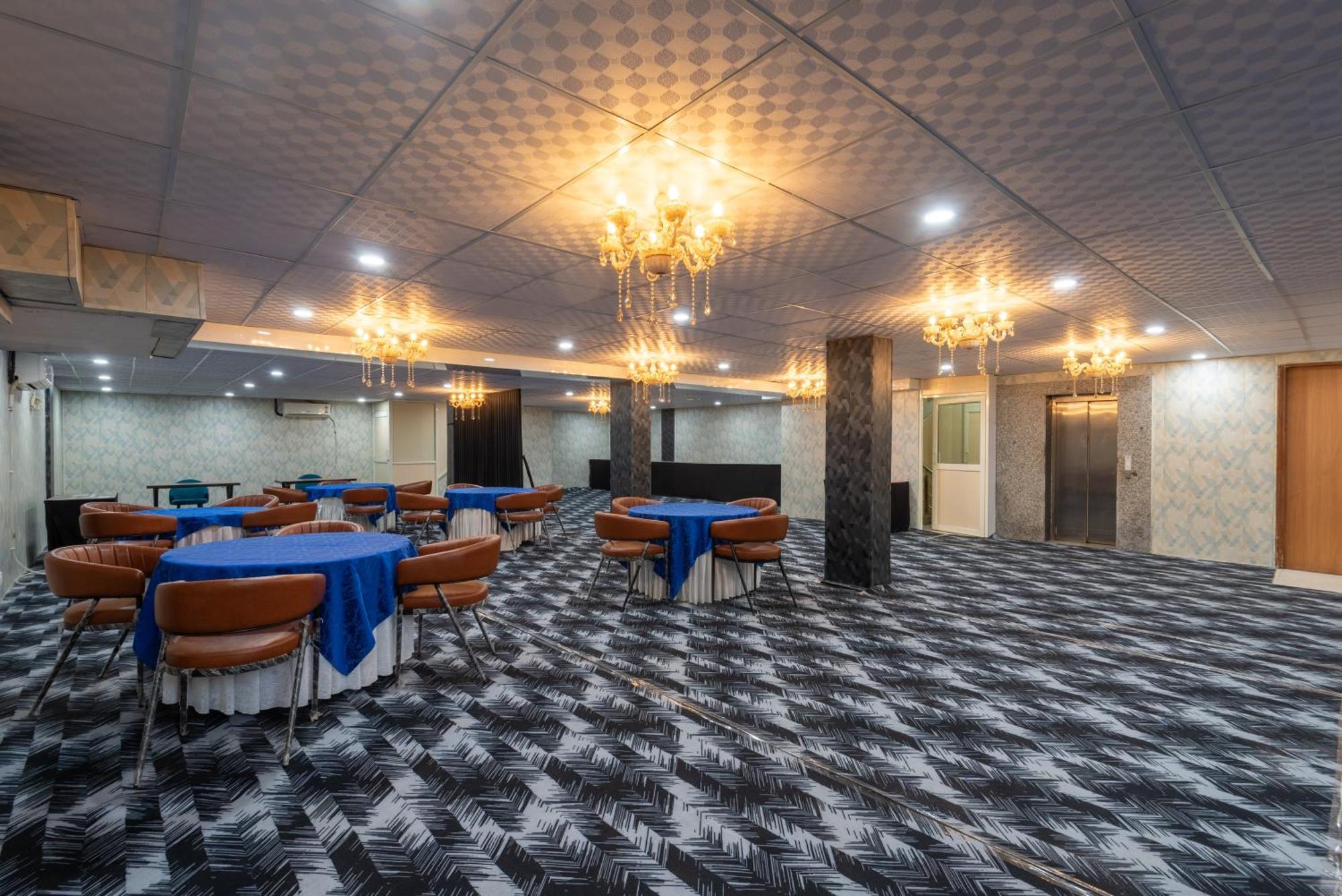 Hotel Oyster Pearl - Medicity Gurugram, Near Medanta Hospital 3*