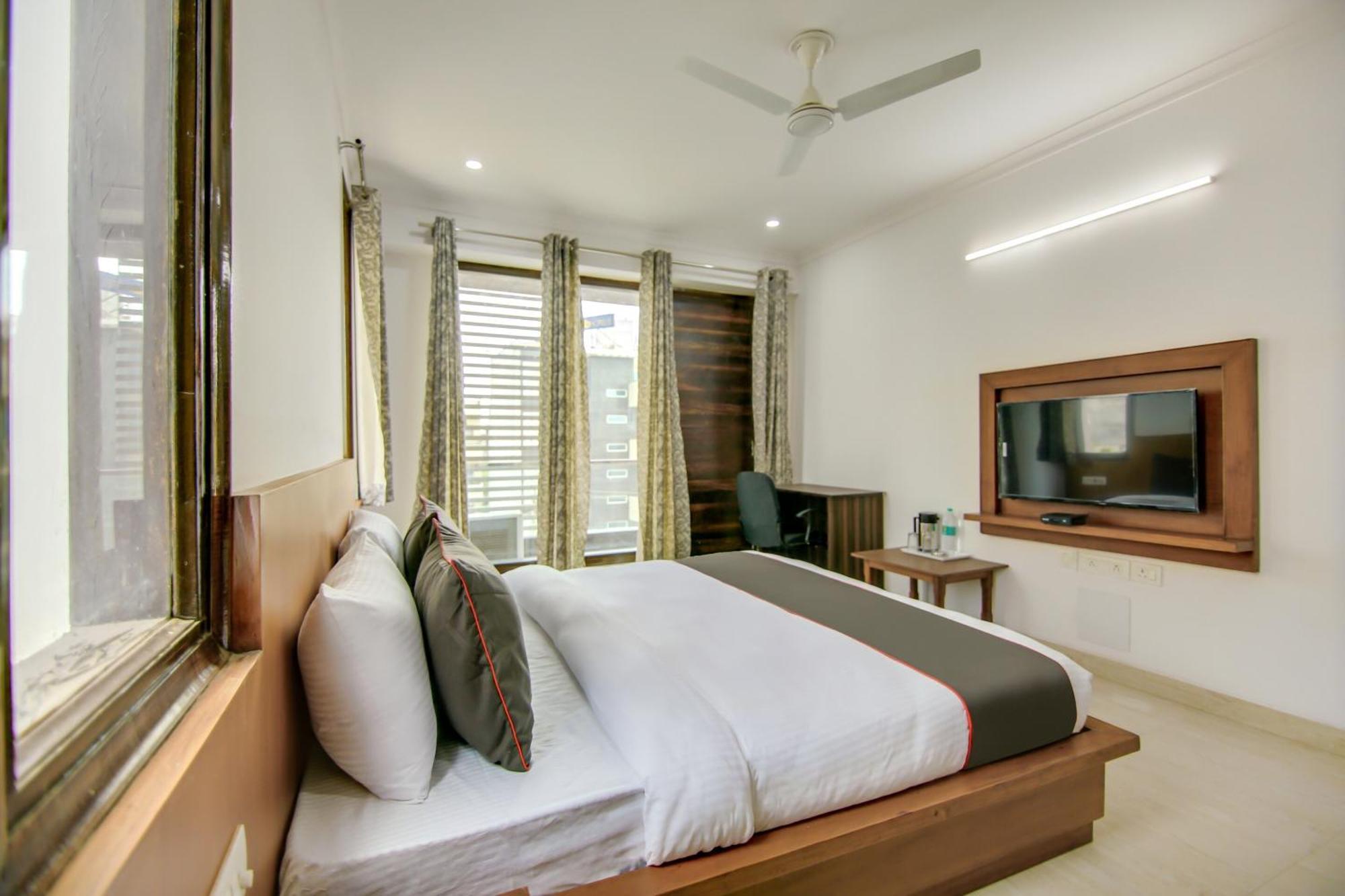 Collection O Near Appu Ghar Hotel 3*