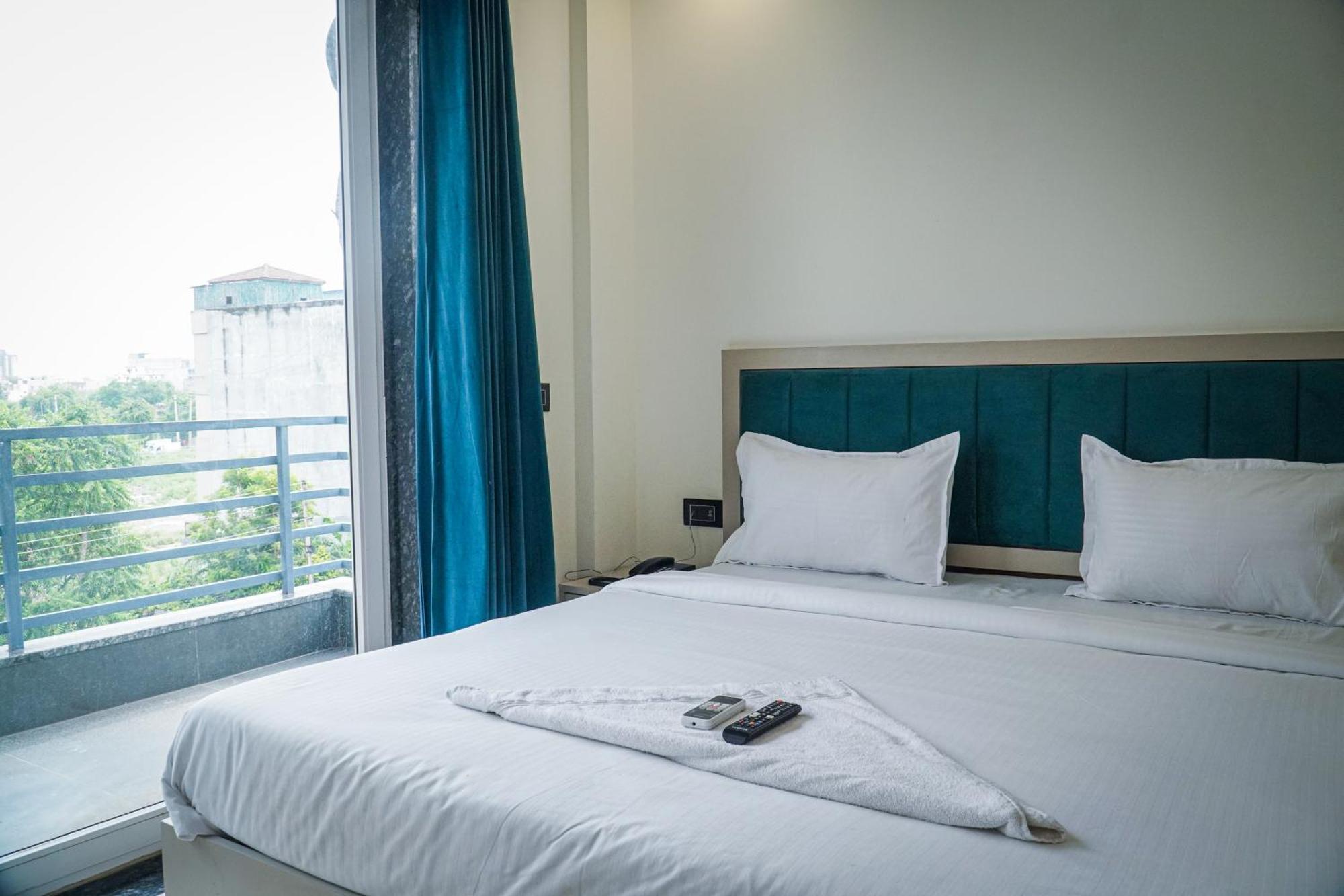 The Leaf Medanta 3*