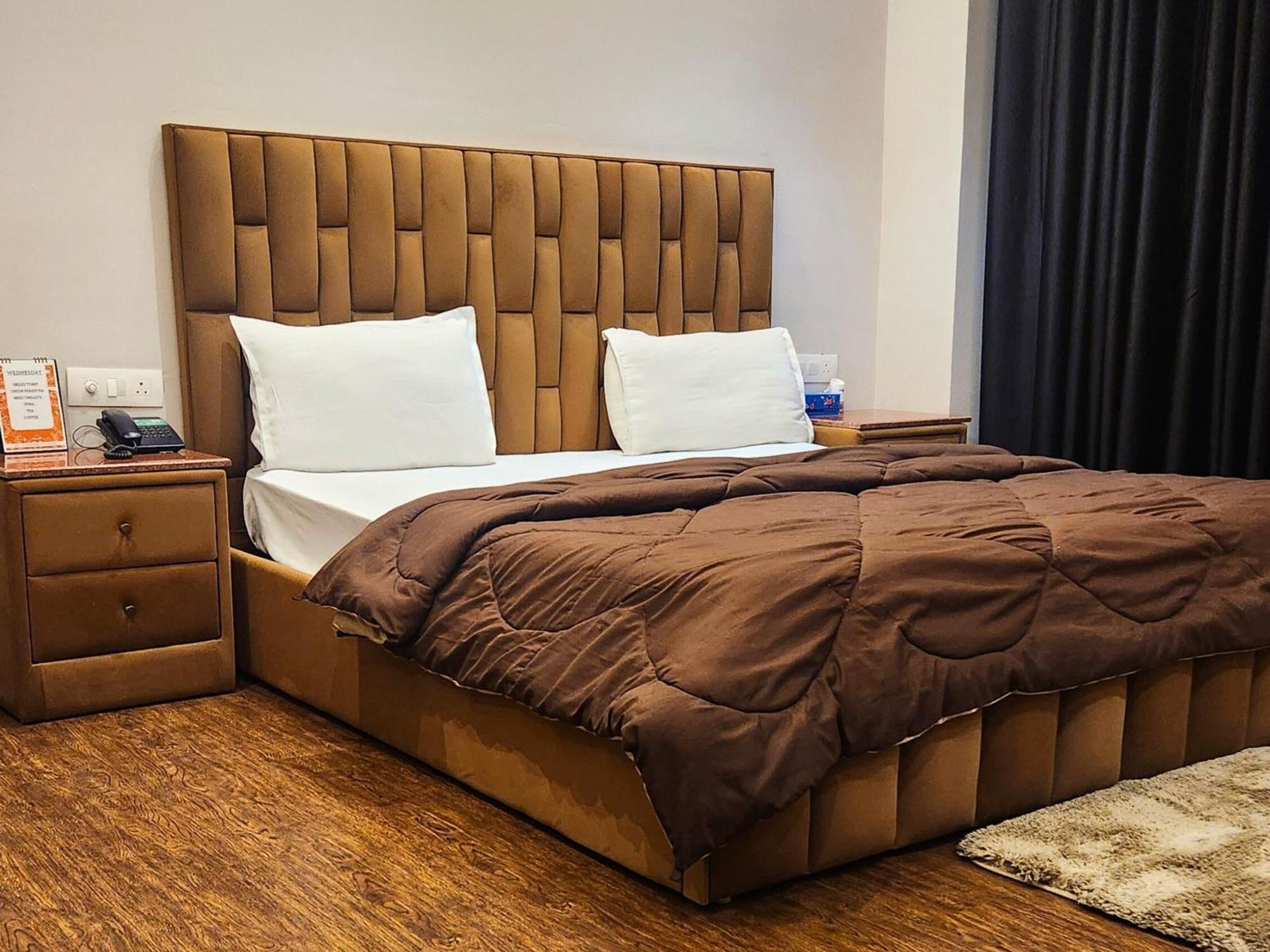 Premier - Golf Course Road ,gurgaon Hotel