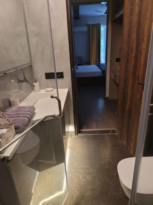 Entire Serviced In Dlf-phase 2 Apartment