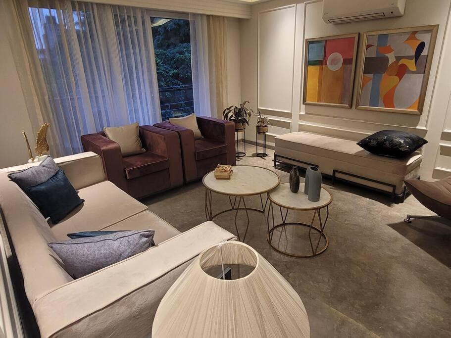 Apartment Entire Serviced In Dlf-phase 2 *