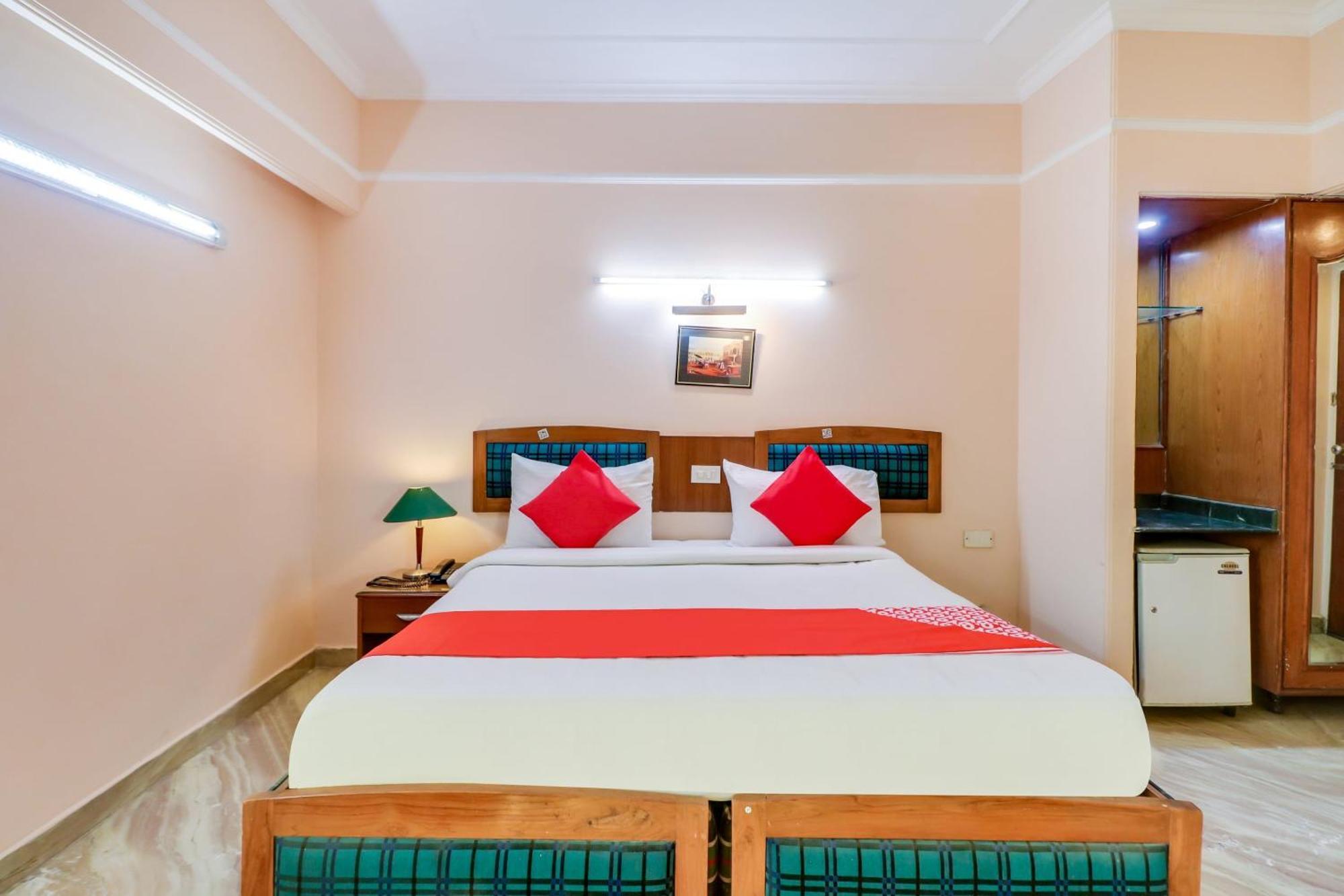 Hotel Super Collection O Queen Residency Gurgaon