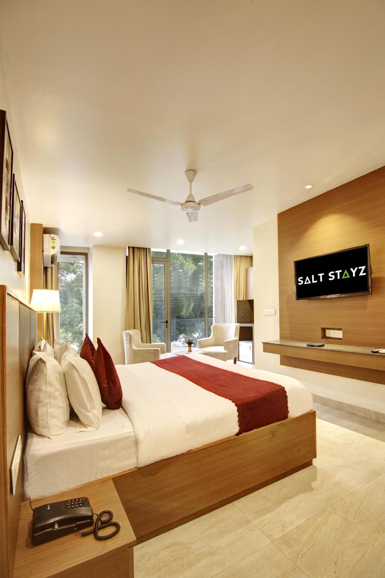 Saltstayz Select - Unitech Cyber Park Hotel 4*