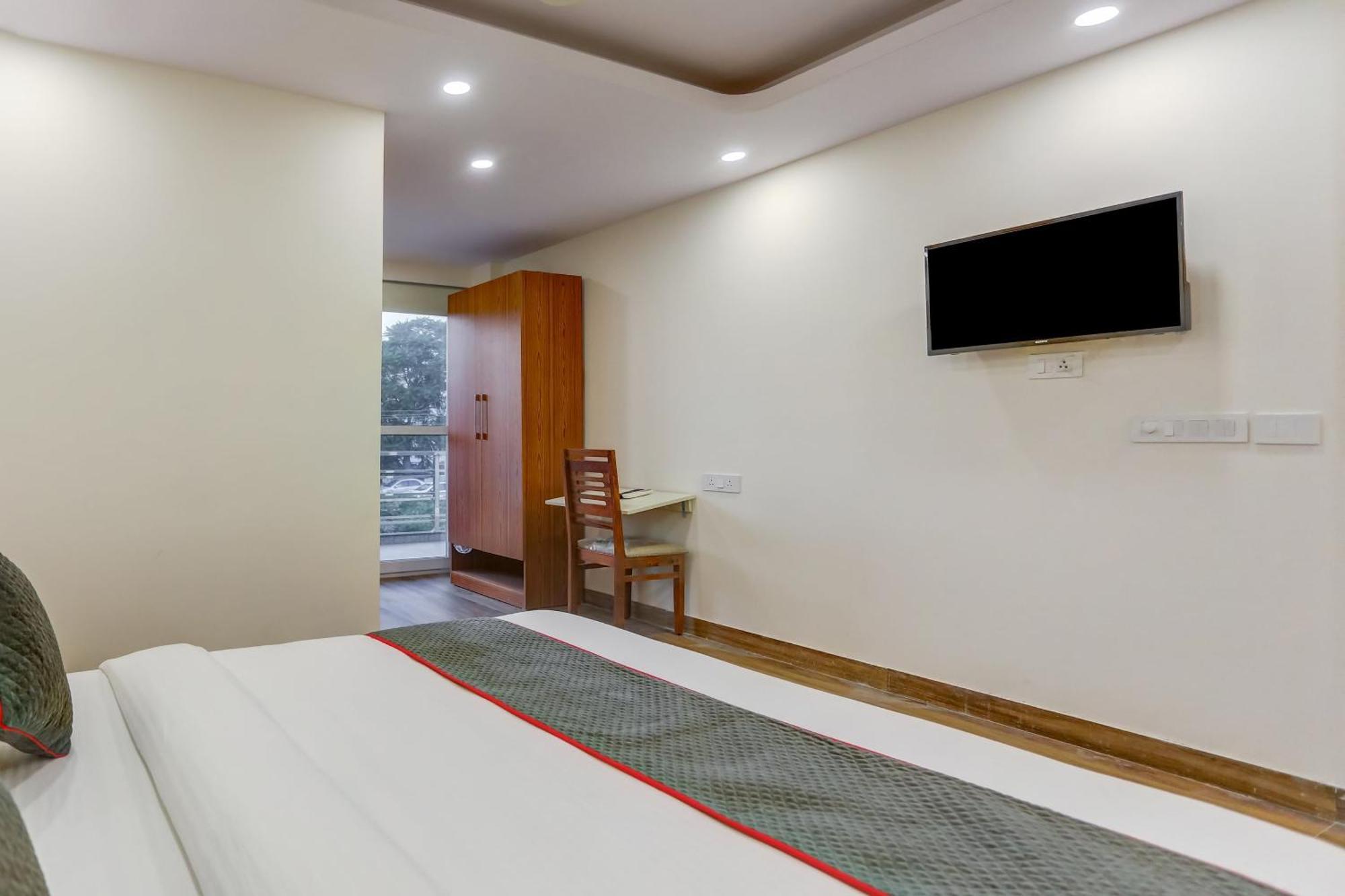 Hotel Collection O The Doors Near Appu Ghar Gurgaon