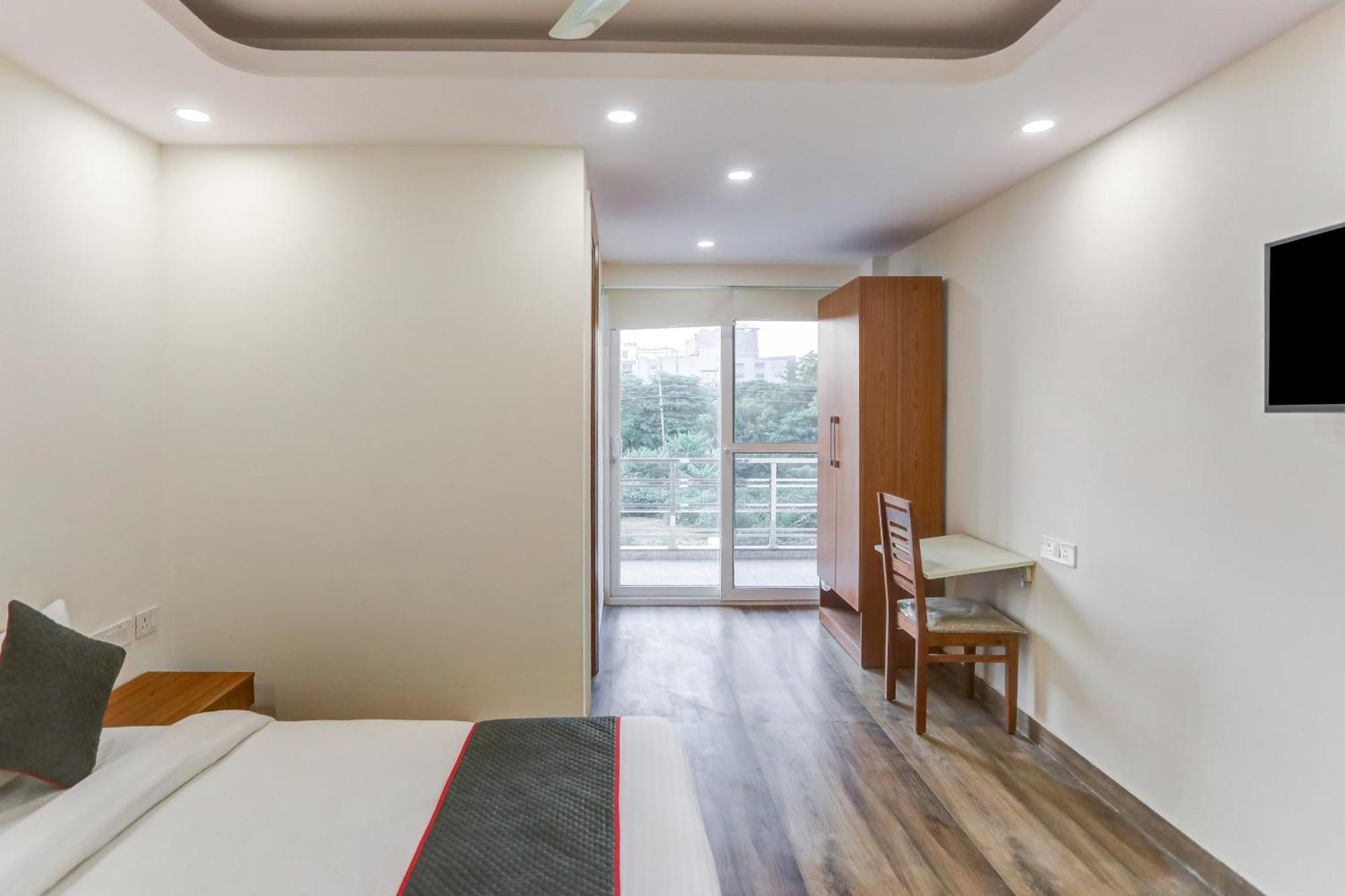 Hotel Collection O The Doors Near Appu Ghar Gurgaon