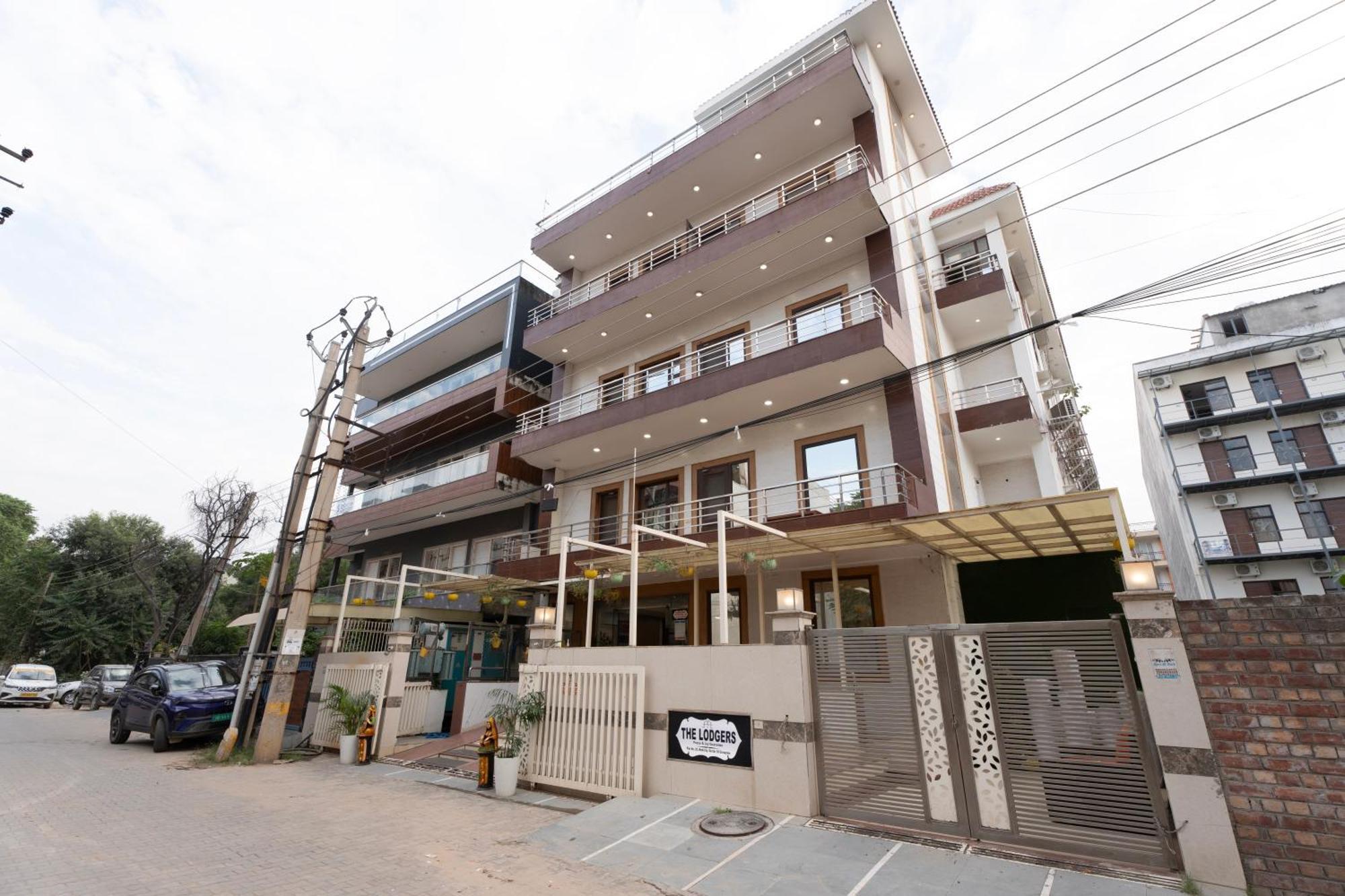 Hotel The Lodgers & Banquet Sector 38 Medicity Gurgaon