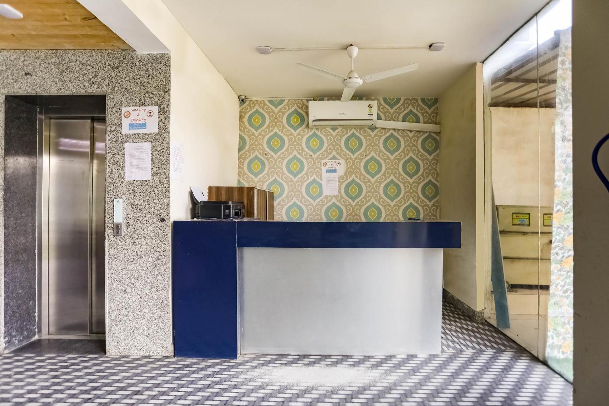 Collection O Comfort Residency Near Medanta Hospital Near Omaxe Celebration Mall Gurgaon