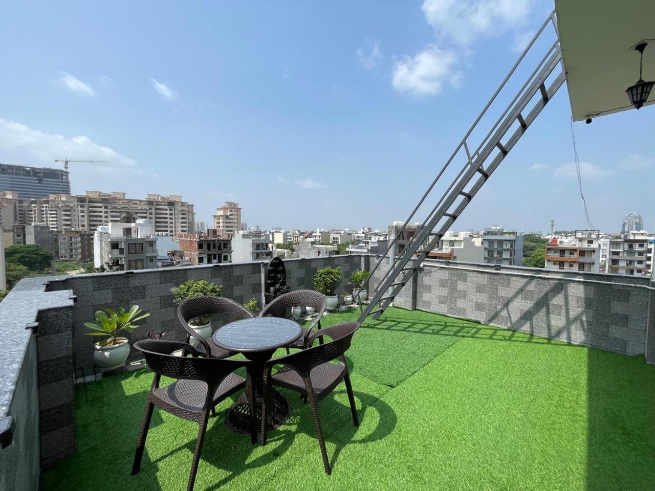 Apartment Zestliving Sector 42