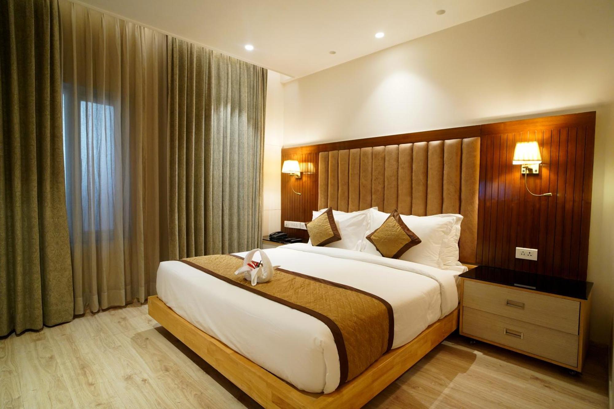 Sakura Gold Hotel 4*