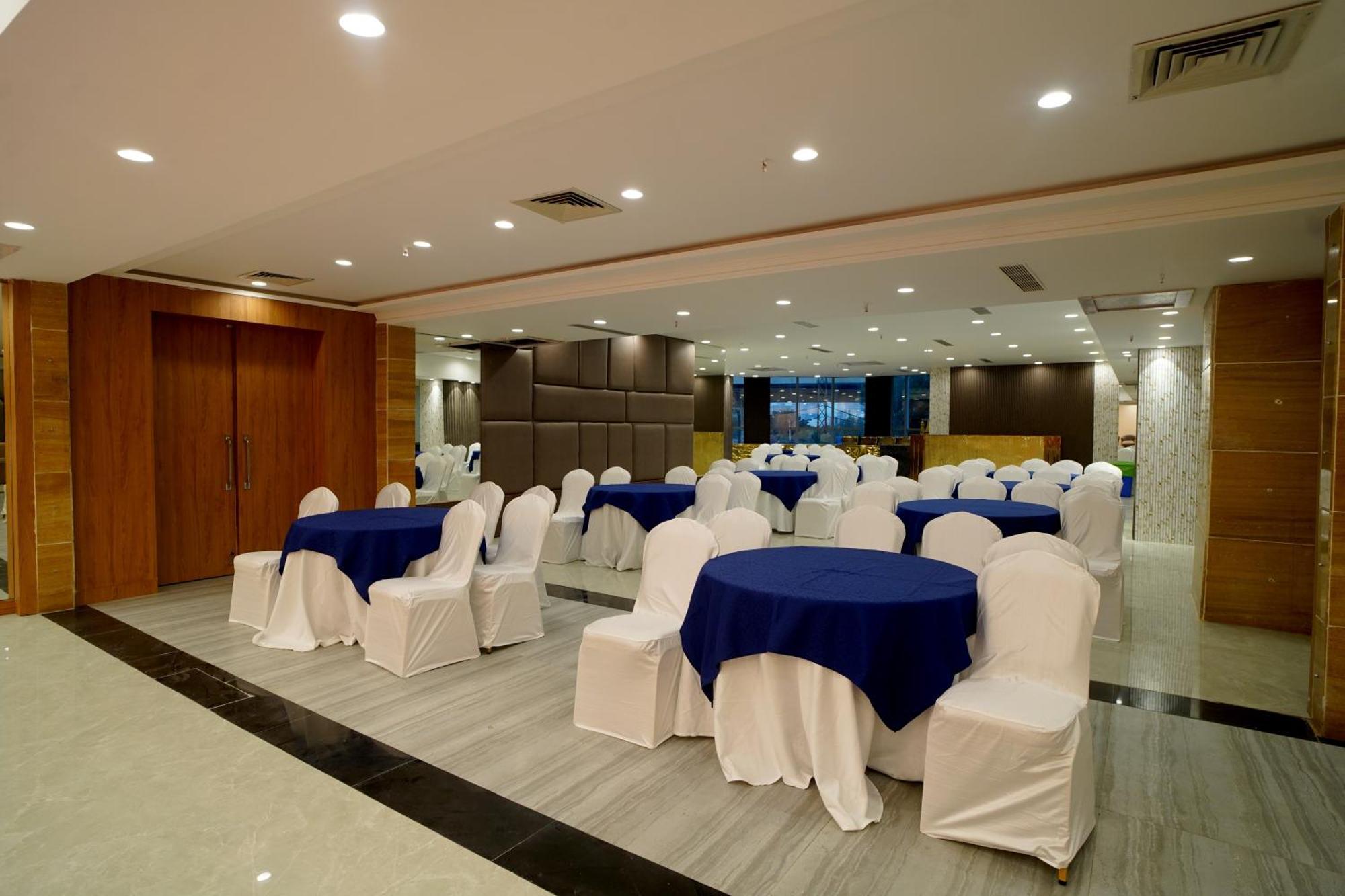 Hotel Sakura Gold Gurgaon