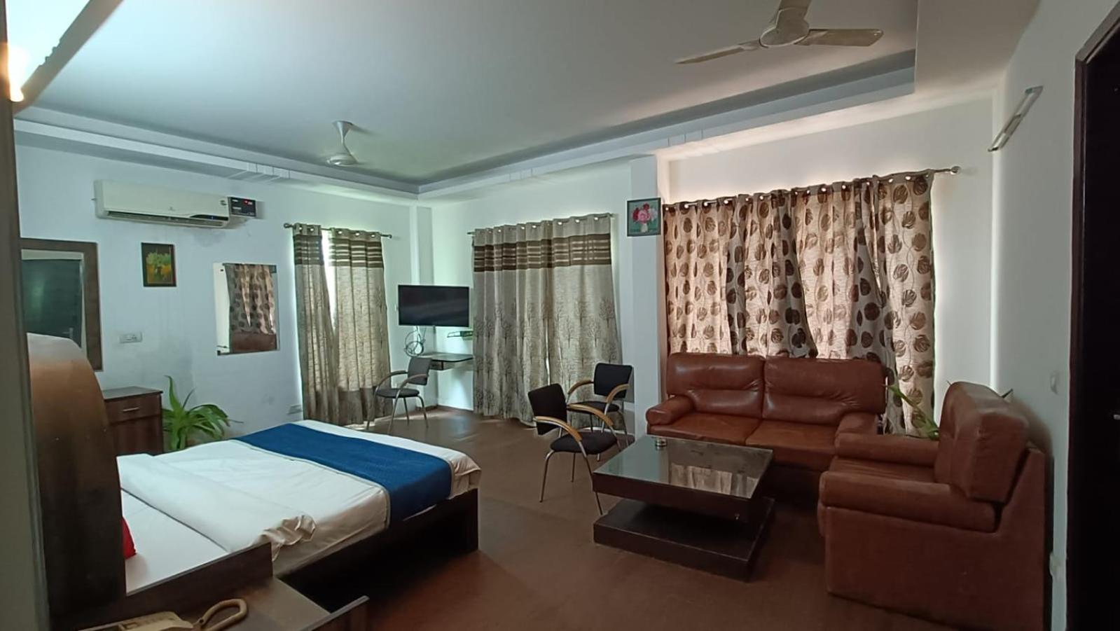 Amita Residency By Staykr 3* Gurgaon