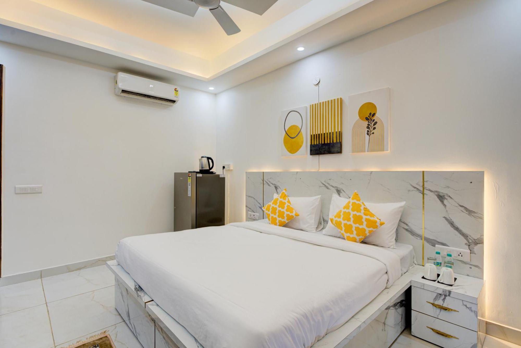 The Empire Studioz Hotel Golf Course Road Studio With Kitchen & Balcony One Horizon Center Paras Hospital Cyber City