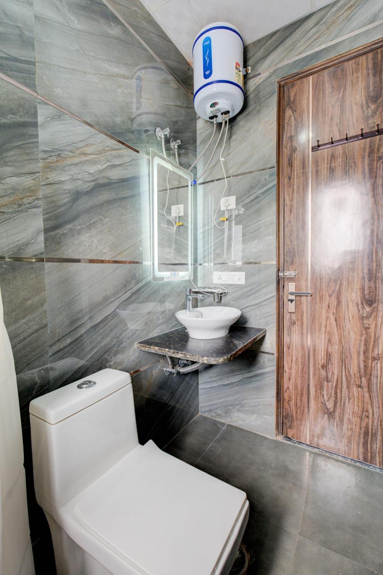 The Empire Studioz Hotel Golf Course Road Studio With Kitchen & Balcony One Horizon Center Paras Hospital Cyber City Hotel Gurgaon