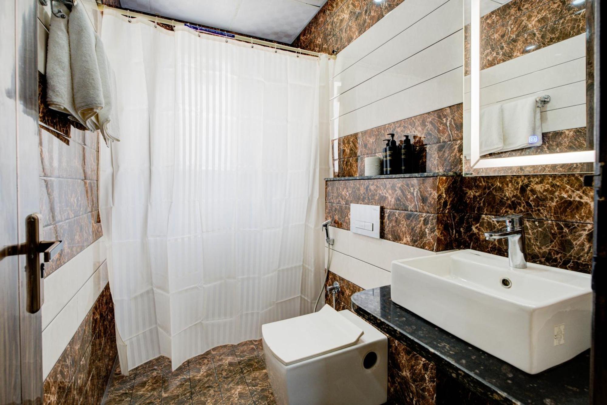 The Empire Studioz Hotel Golf Course Road Studio With Kitchen & Balcony One Horizon Center Paras Hospital Cyber City