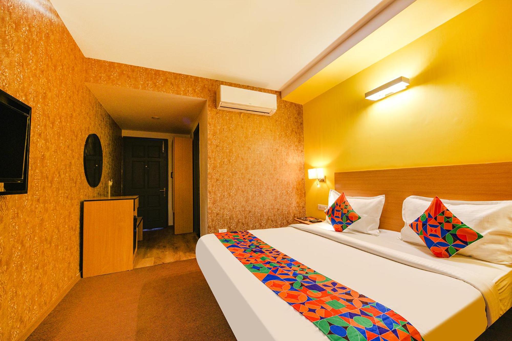 Hotel Fabhotel Old Meple Leaf Gurgaon