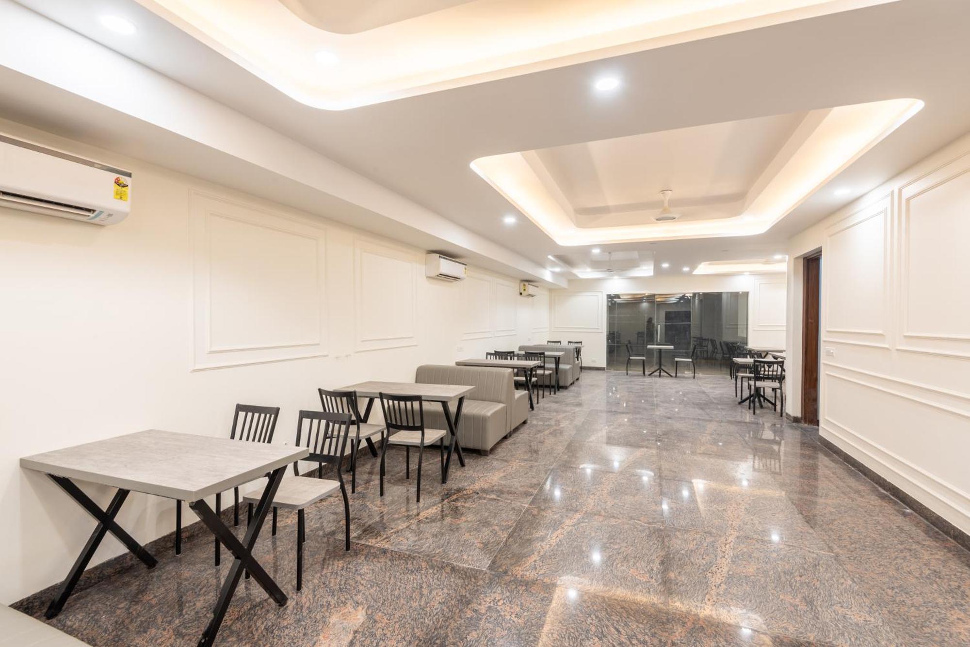Hotel Saavi Sector- 45