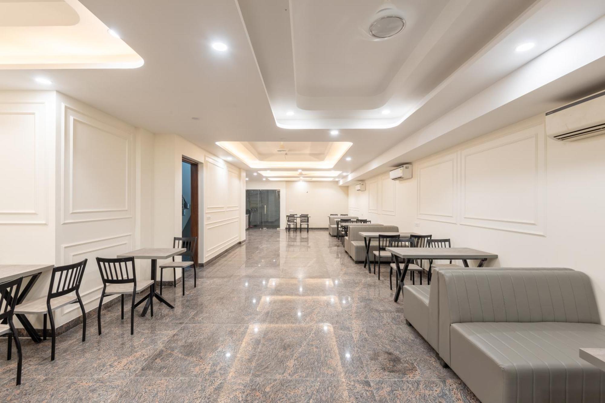 Saavi Sector- 45 Hotel 3*