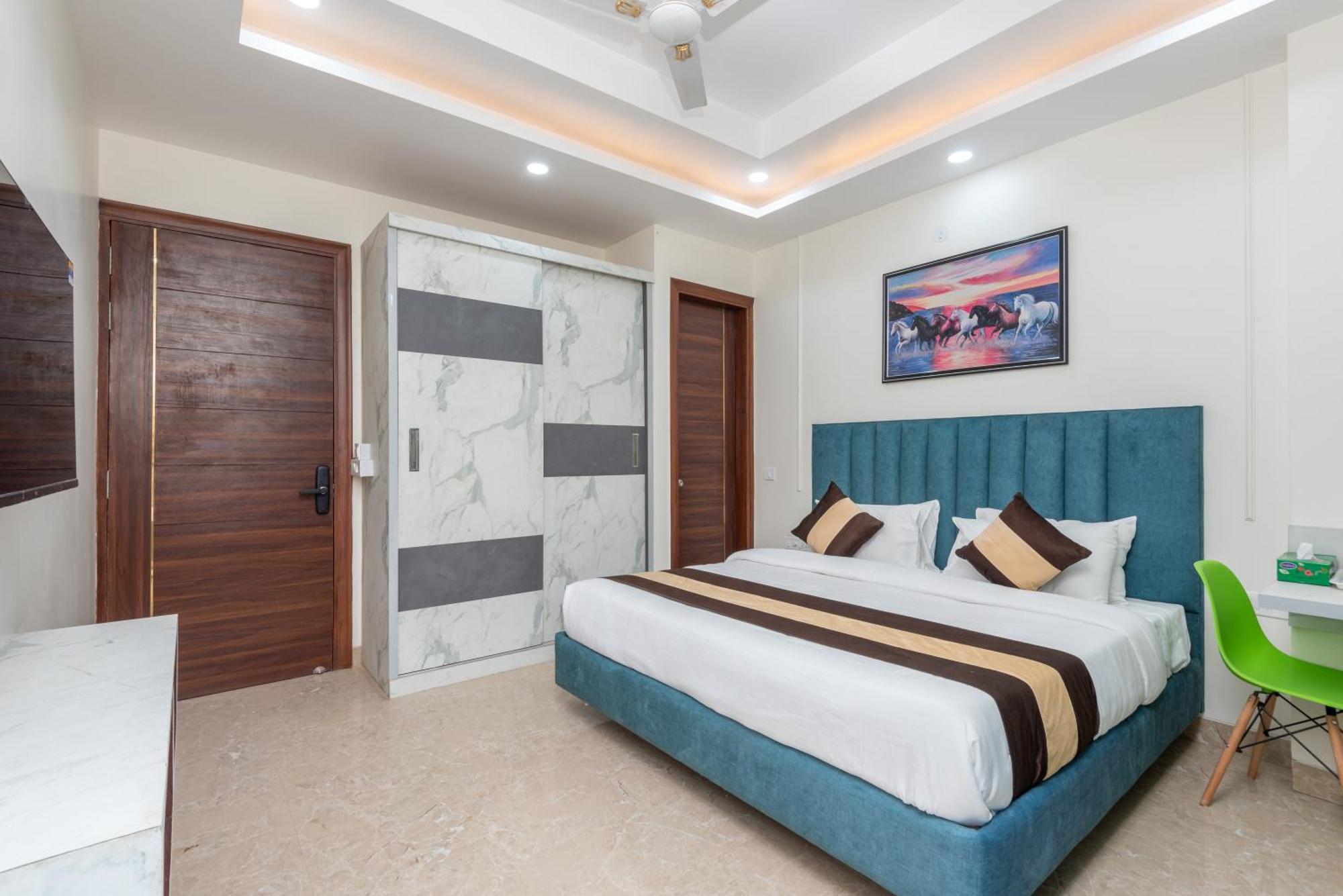 Saavi Sector- 45 3* Gurgaon