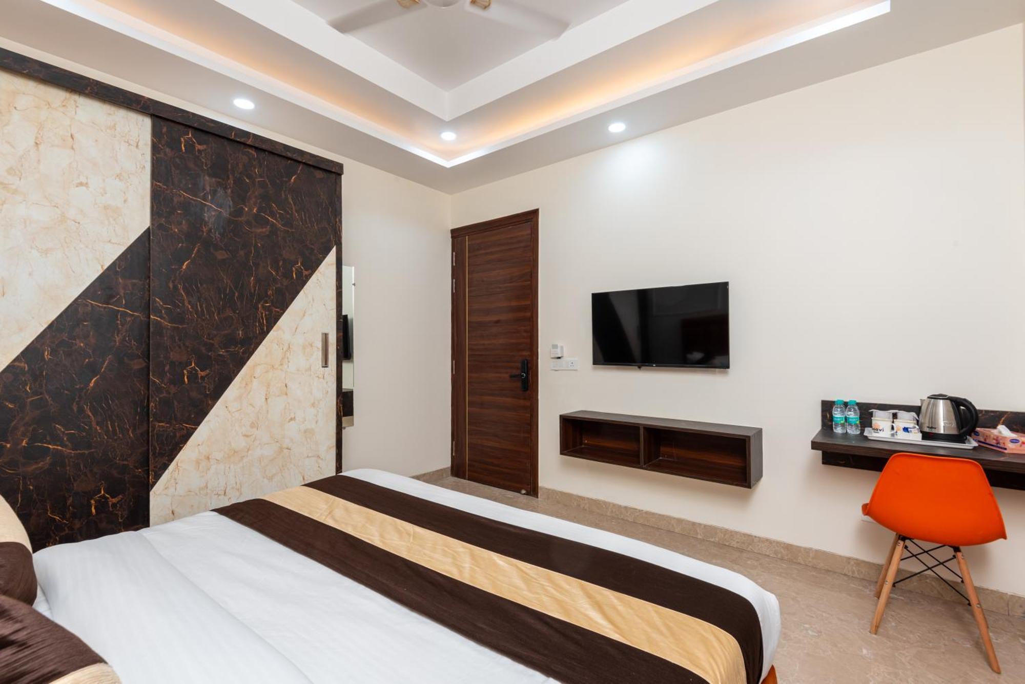 Saavi Sector- 45 Hotel