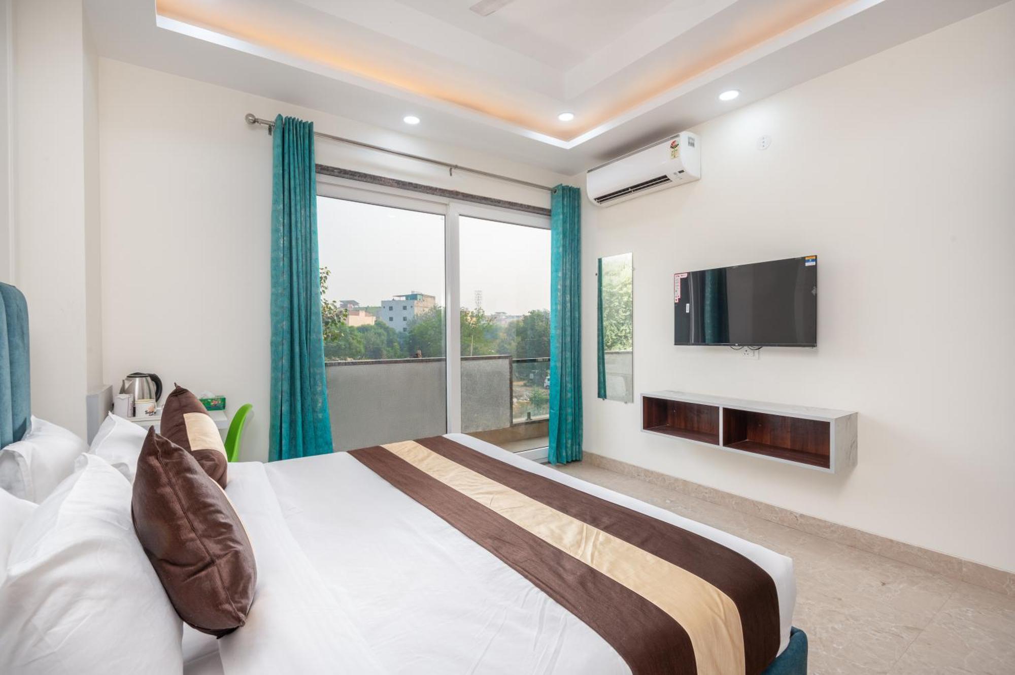Hotel Saavi Sector- 45