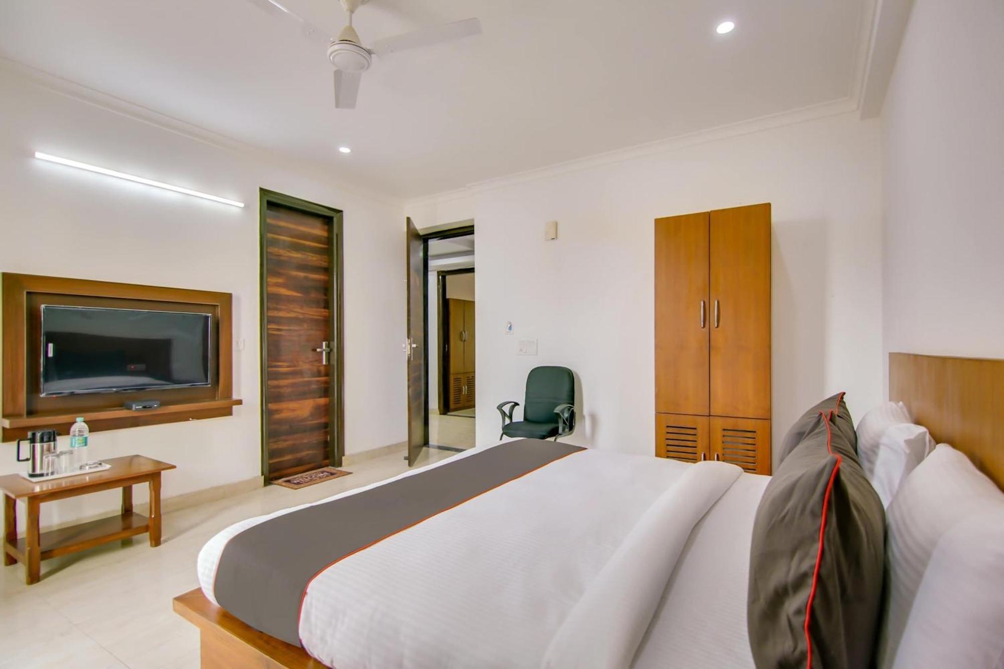 Collection O Near Appu Ghar 3* Gurgaon