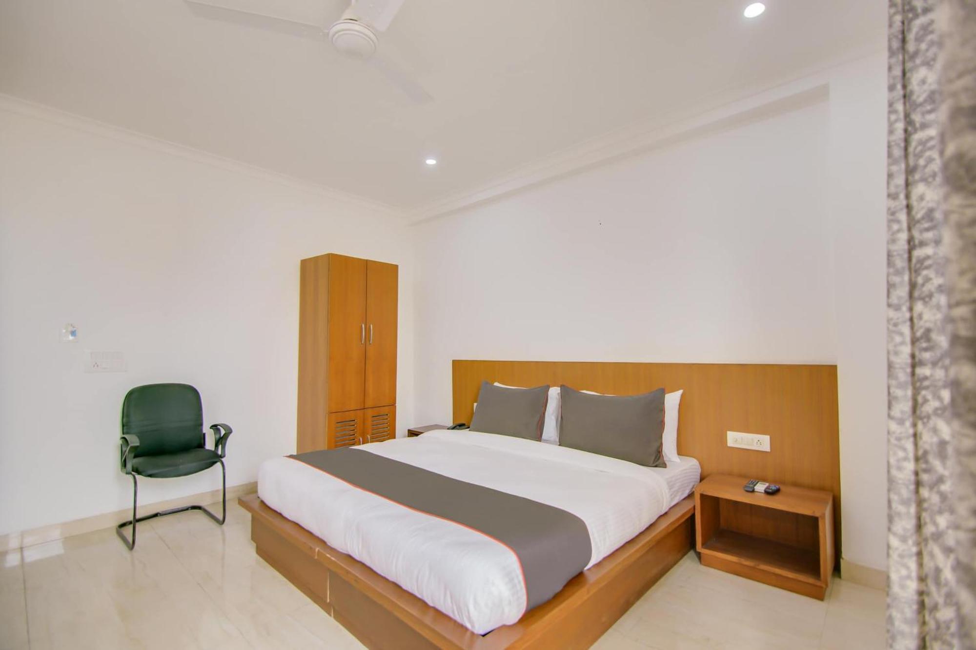 Collection O Near Appu Ghar Hotel 3*
