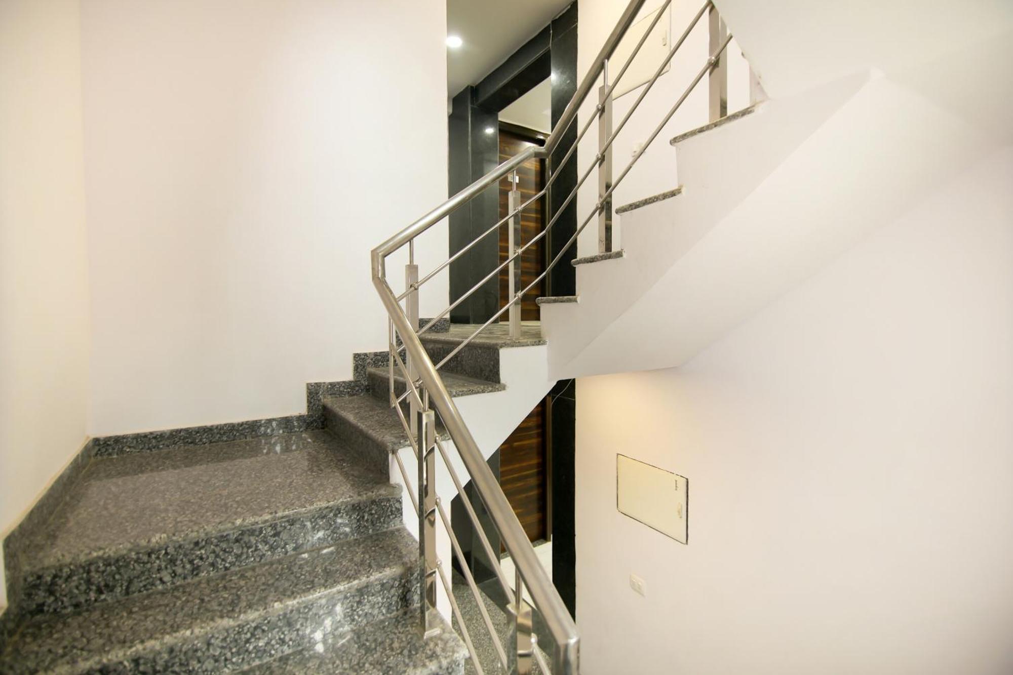 Collection O Near Appu Ghar 3* Gurgaon