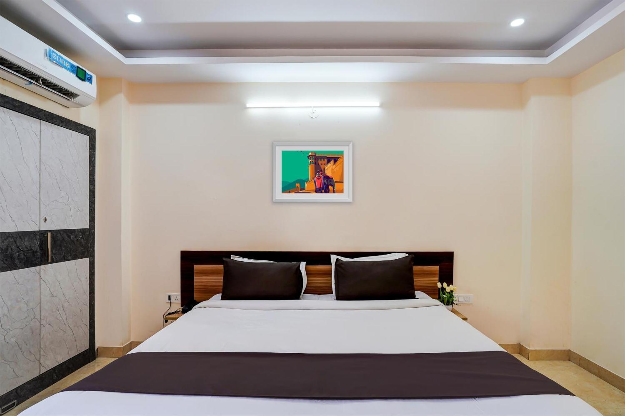 O Star Corporate Near Omaxe Celebration Mall Hotel 3*