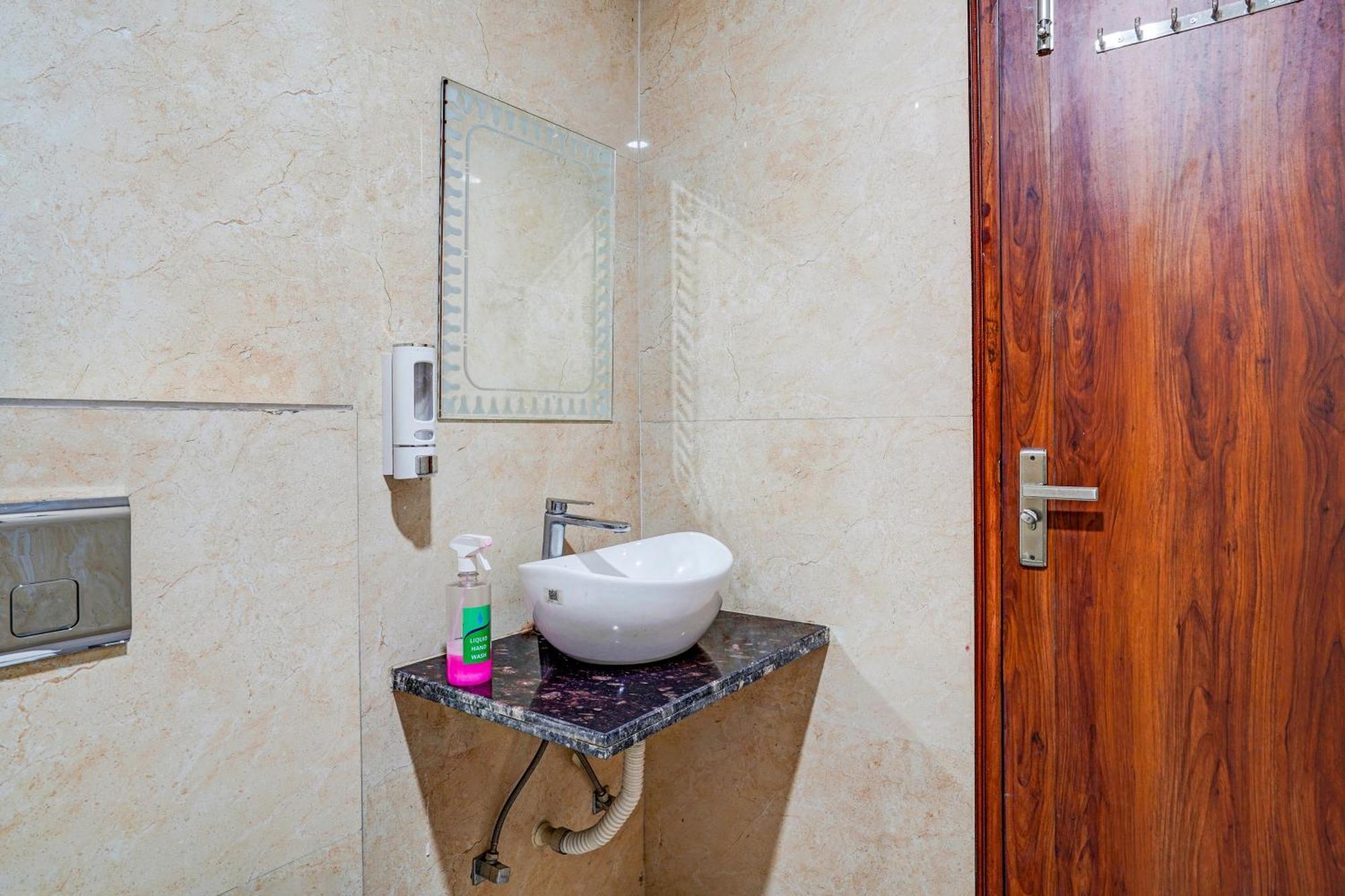 O Star Corporate Near Omaxe Celebration Mall 3*