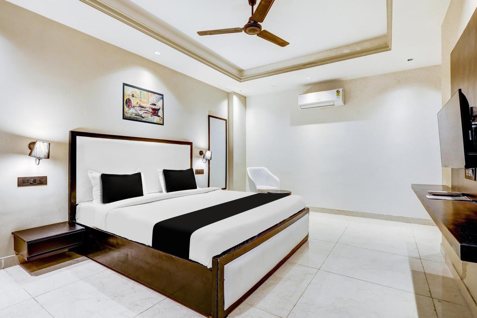 Hotel Super Townhouse Oak Udyog Vihar 4*