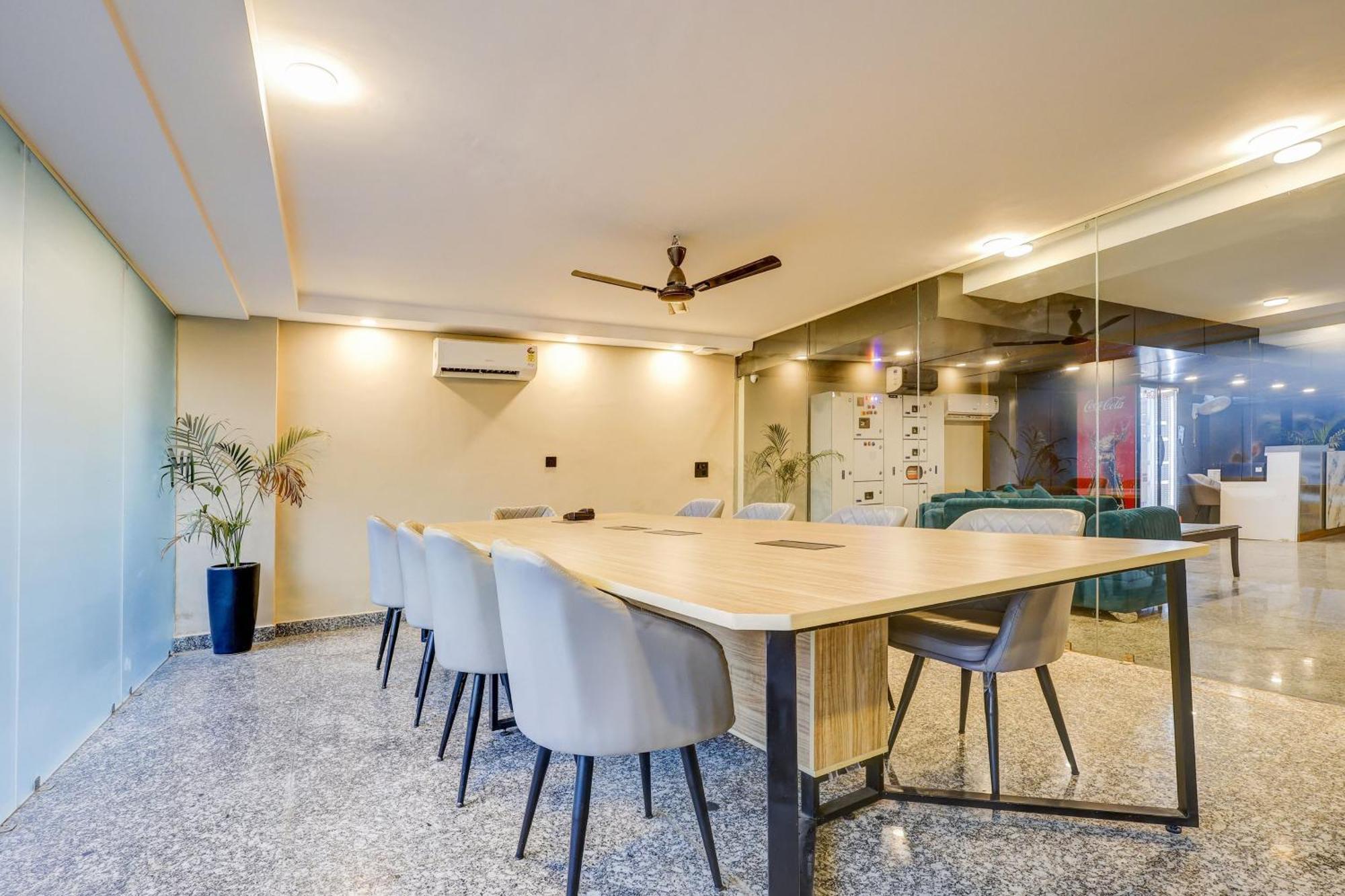 Hotel Super Townhouse Oak Udyog Vihar Gurgaon
