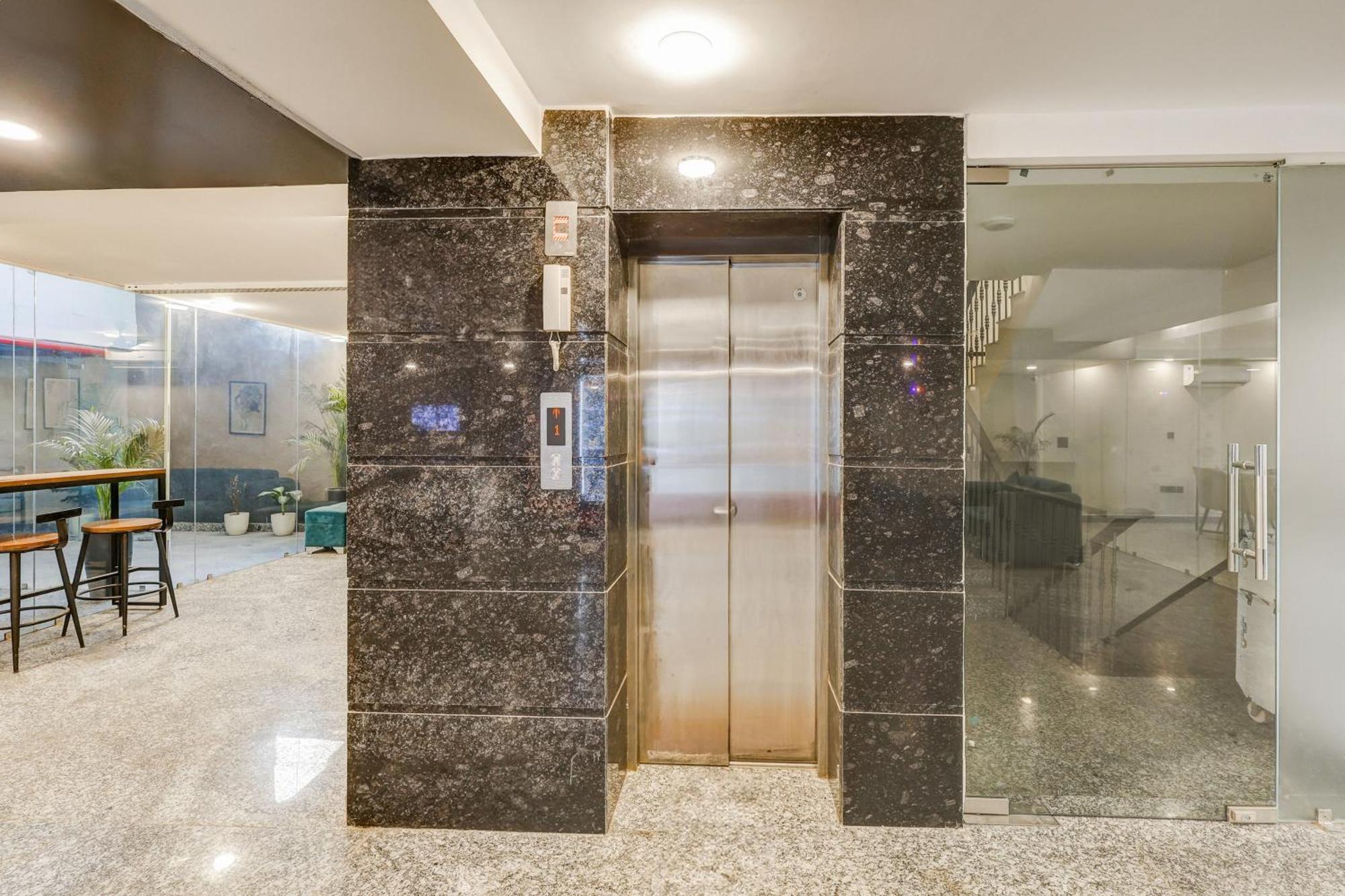 Hotel Super Townhouse Oak Udyog Vihar Gurgaon