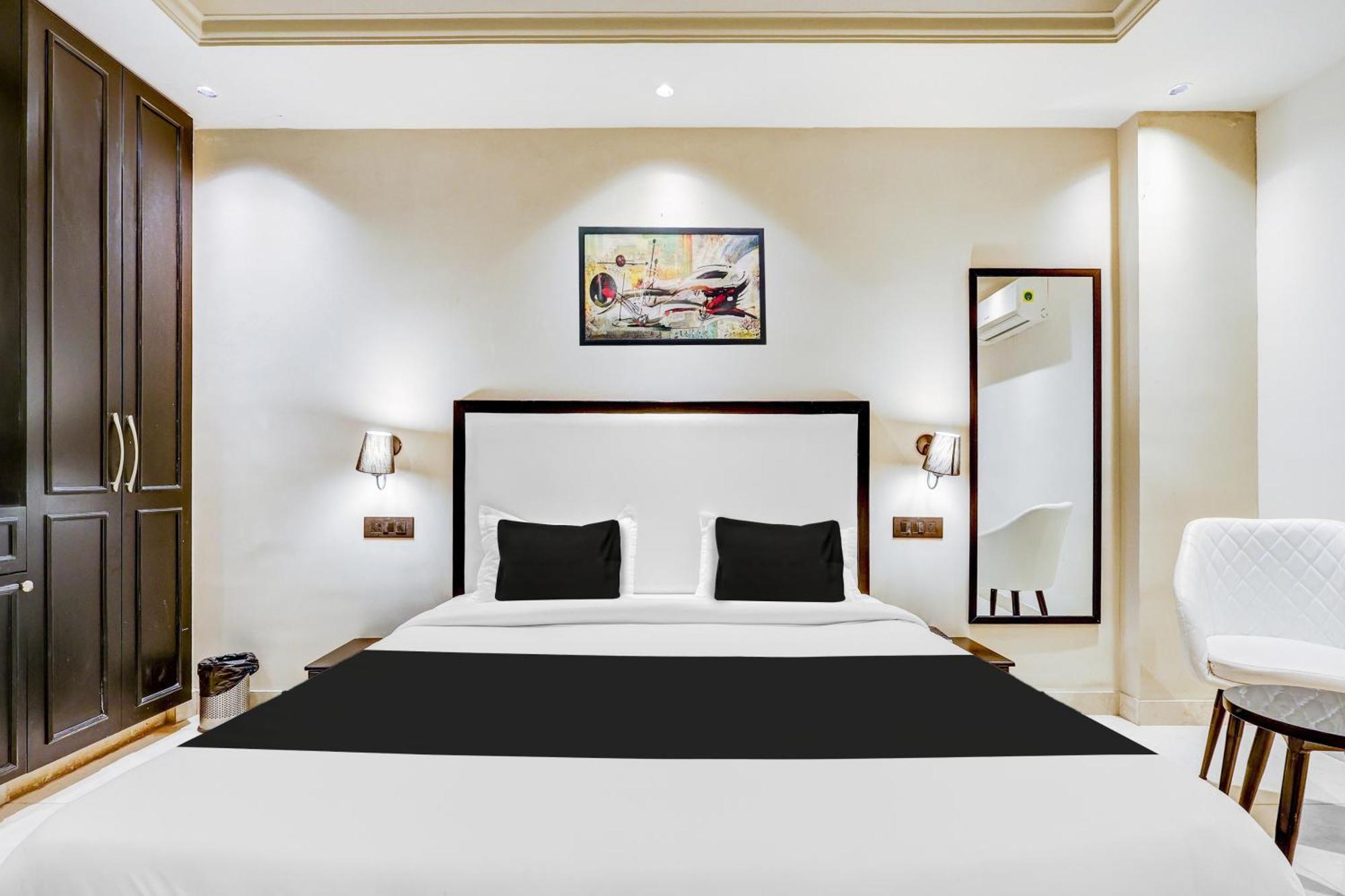 Super Townhouse Oak Udyog Vihar Gurgaon