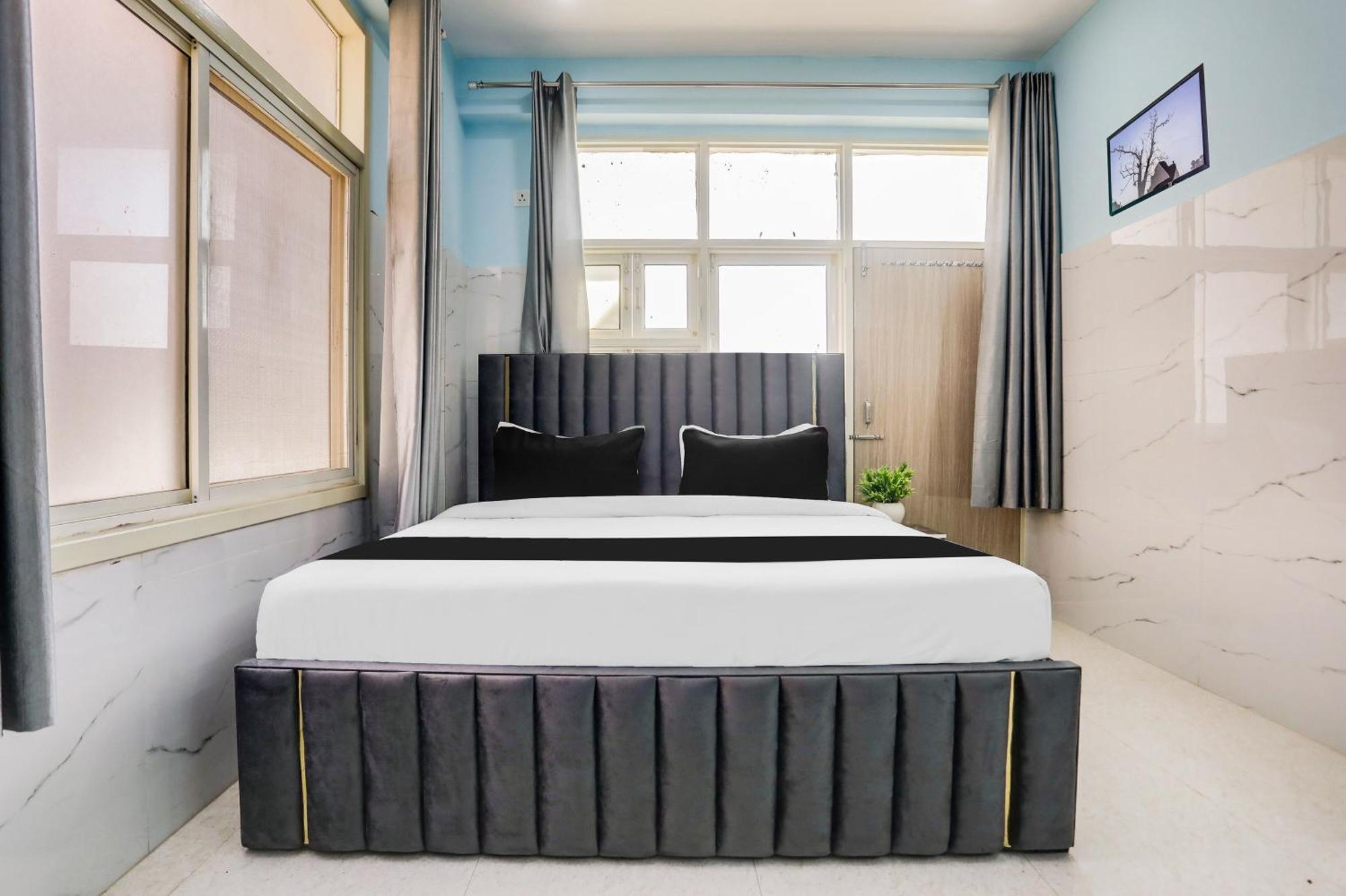 O Safe & Sure Residency Hotel *