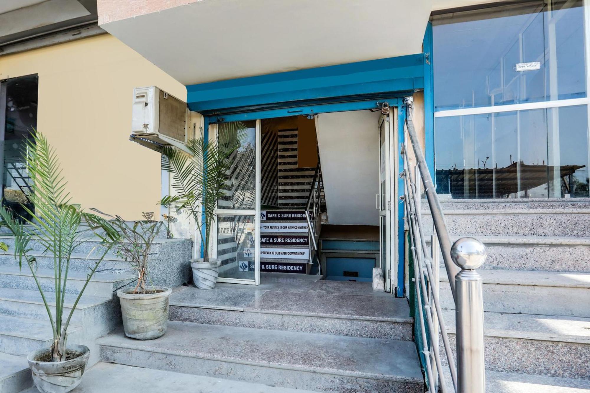 O Safe & Sure Residency Hotel