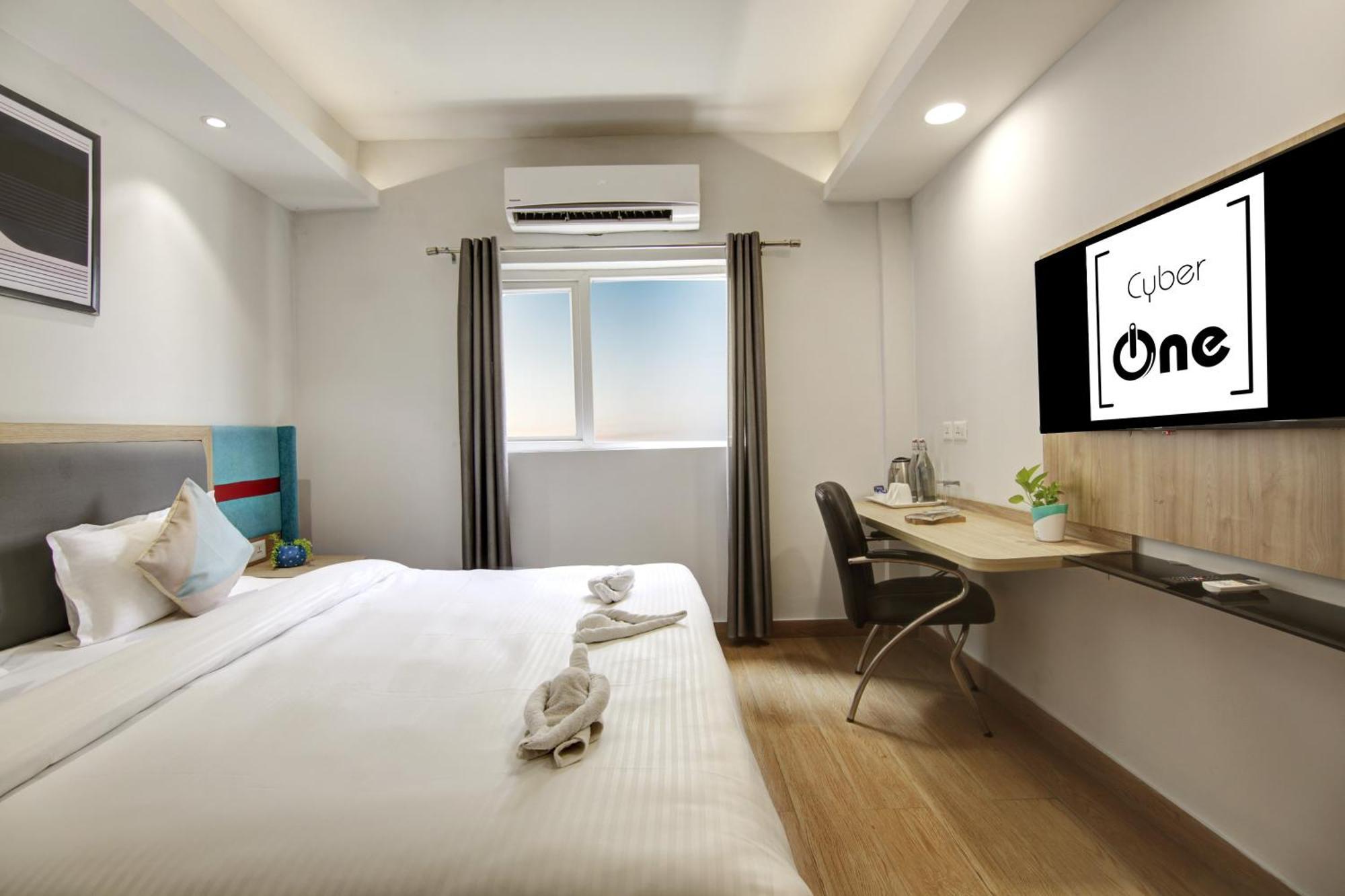 Hotel Flxho Cyber One - And Banquet Cyber City 3*