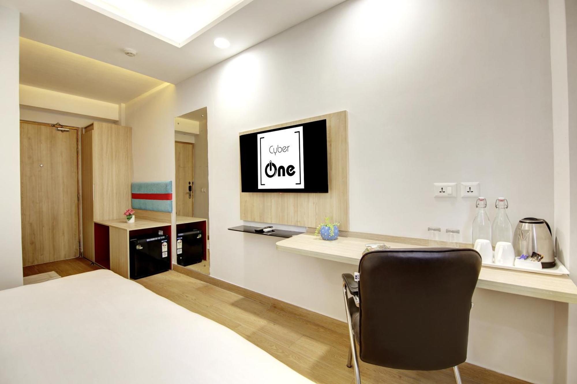 Hotel Flxho Cyber One - And Banquet Cyber City 3*