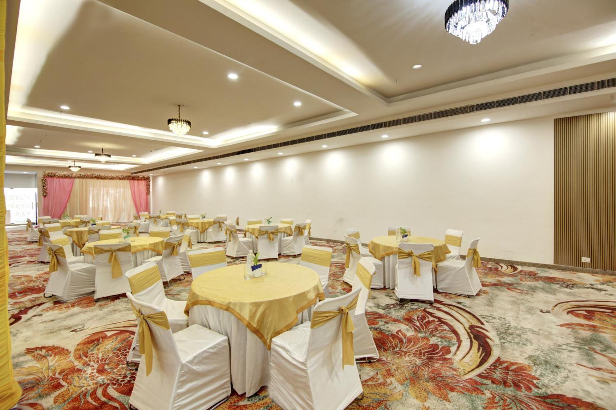 Hotel Flxho Cyber One - And Banquet Cyber City Gurgaon