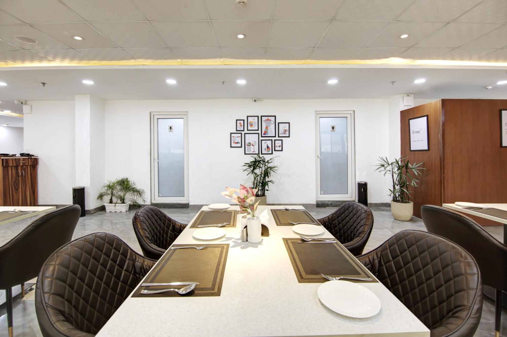 Flxho Cyber One - And Banquet Cyber City Hotel 3*