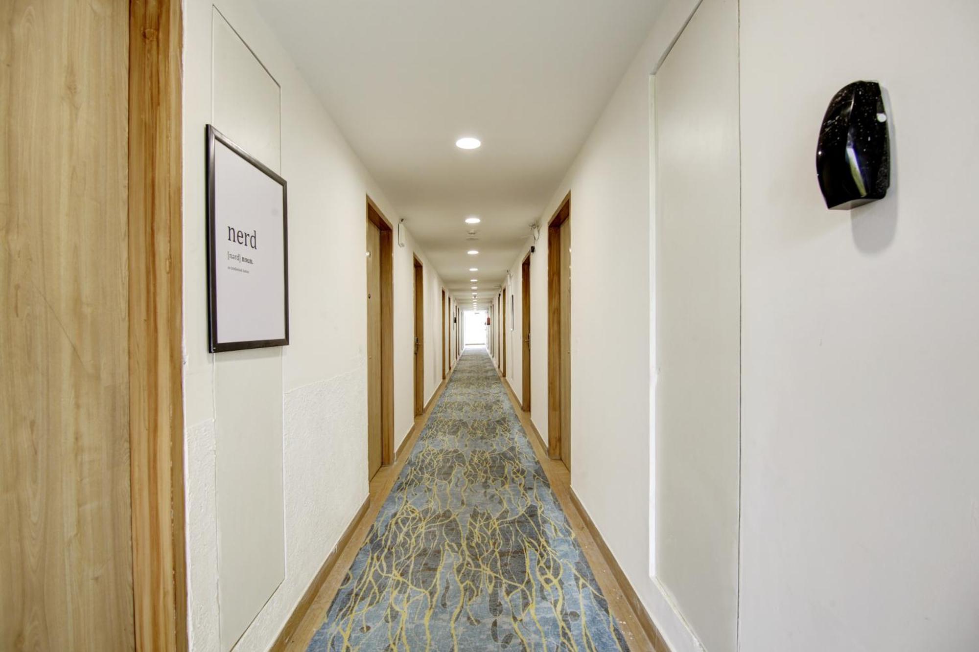Flxho Cyber One - And Banquet Cyber City Hotel 3*