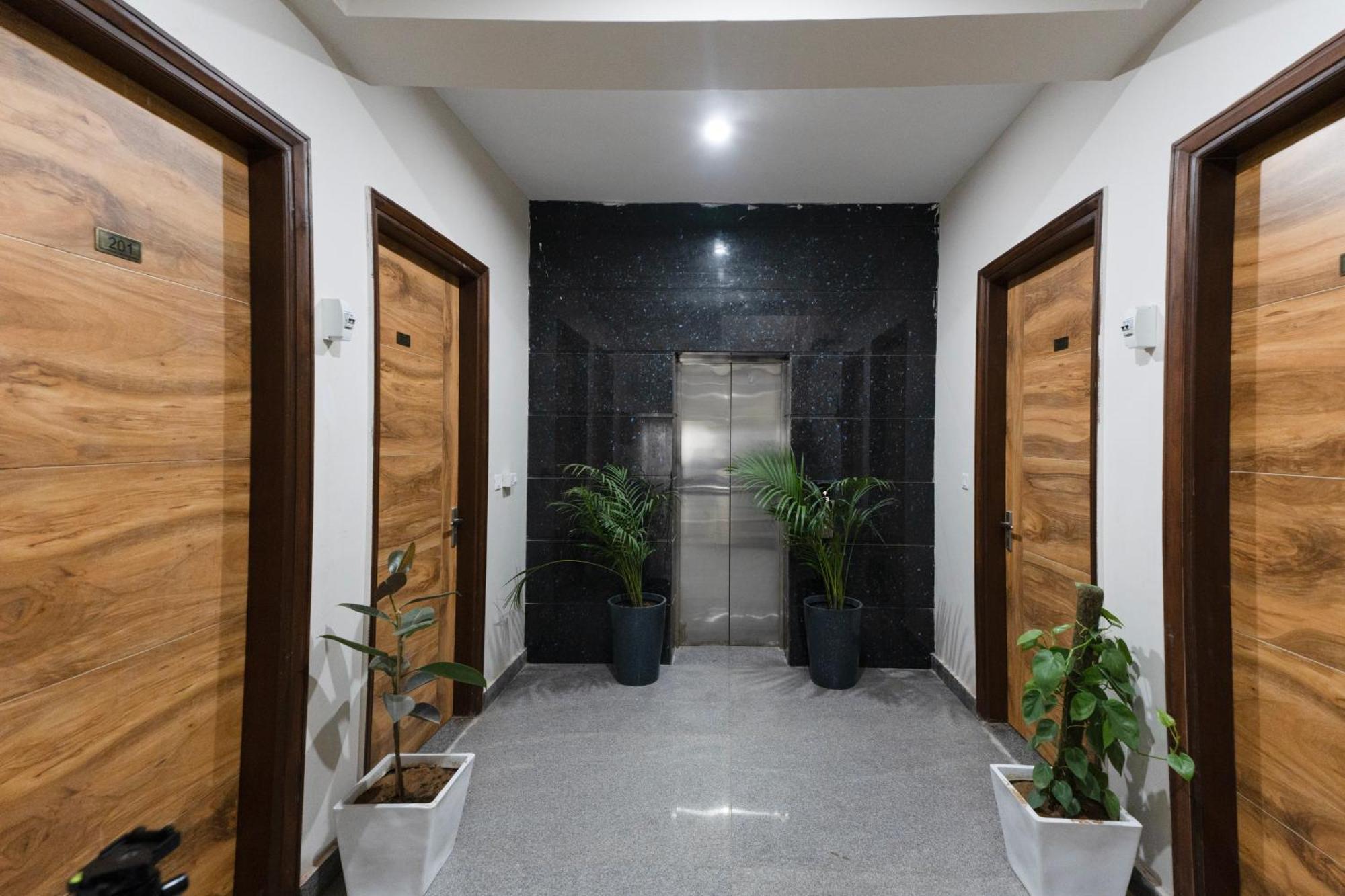 1 Bhk Serviced Apartments Sector 52 Near Millennium City Centre Metro Station