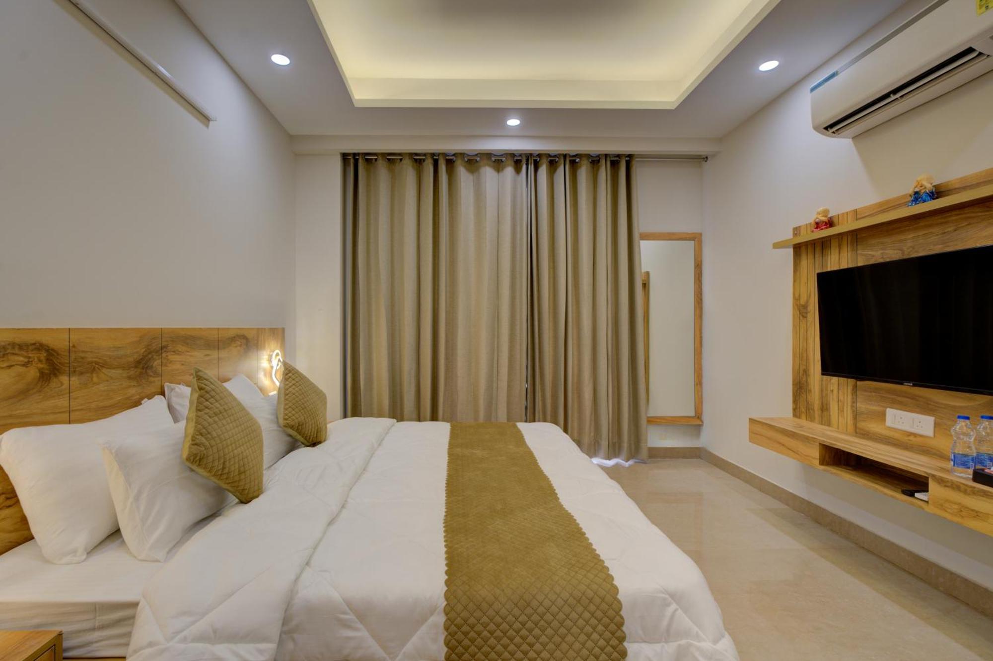 Aparthotel 1 Bhk Serviced Apartments Sector 52 Near Millennium City Centre Metro Station