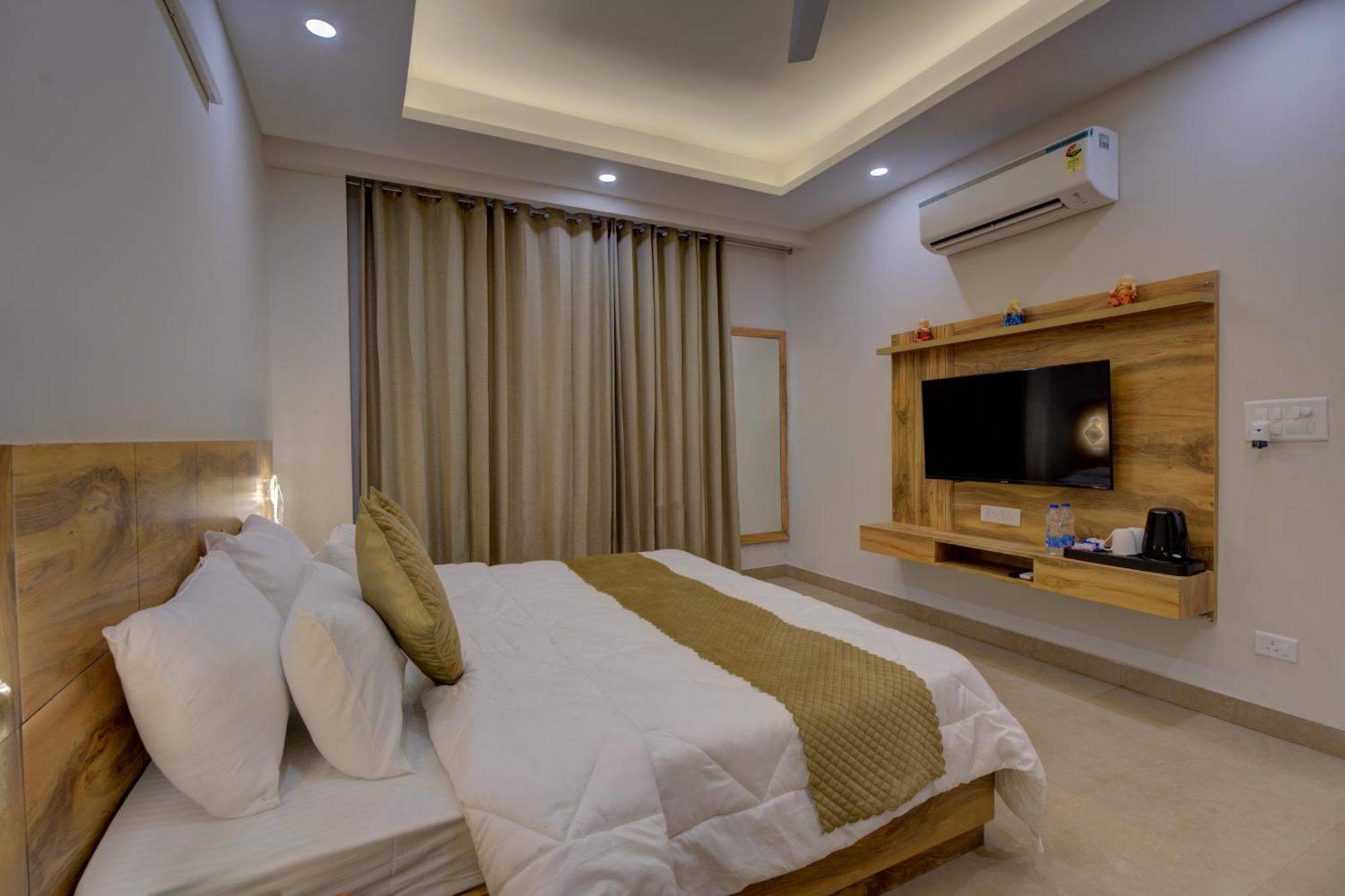 1 Bhk Serviced Apartments Sector 52 Near Millennium City Centre Metro Station Gurgaon